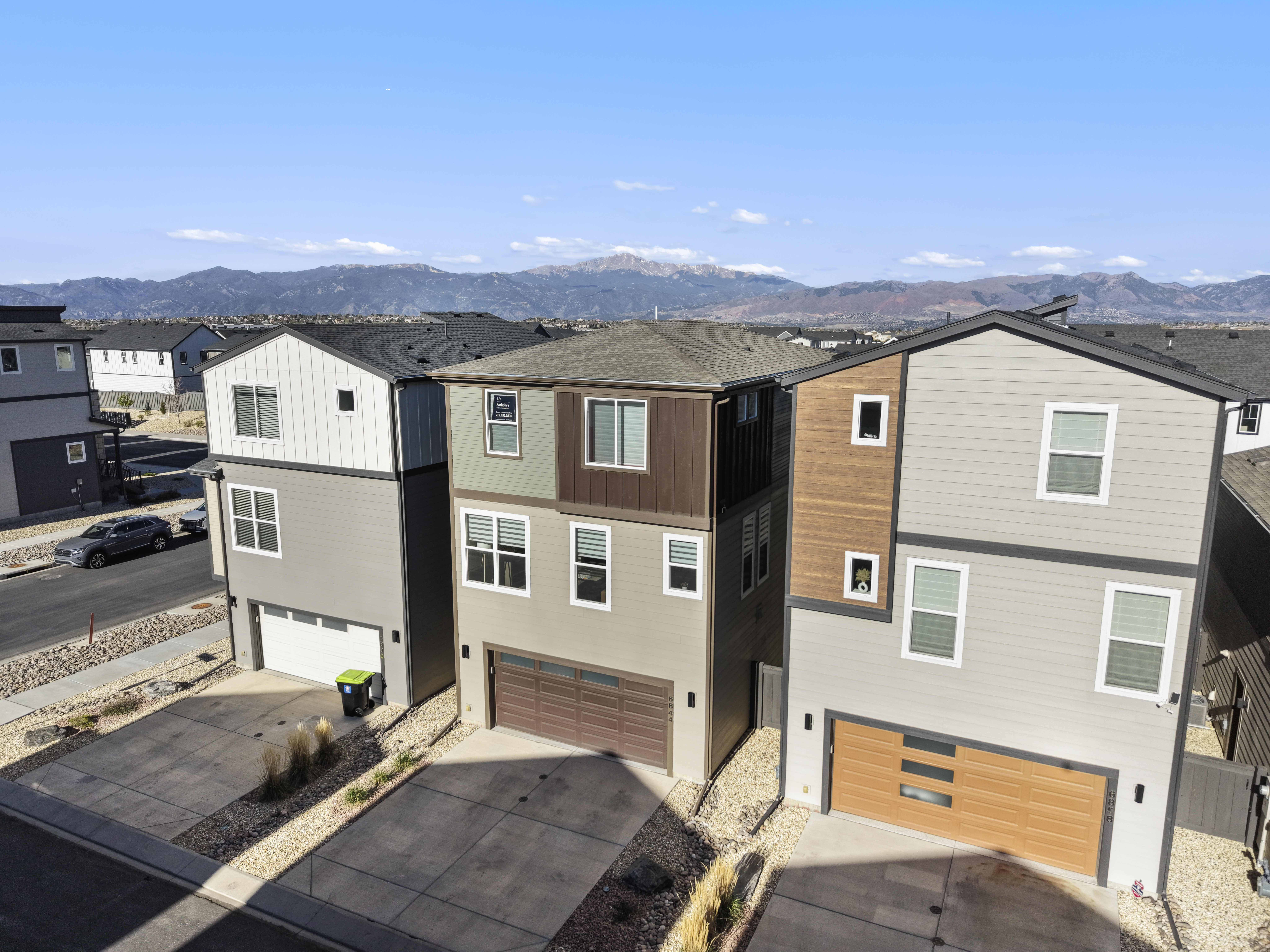  Beautiful 3-Story Home - 物件實景