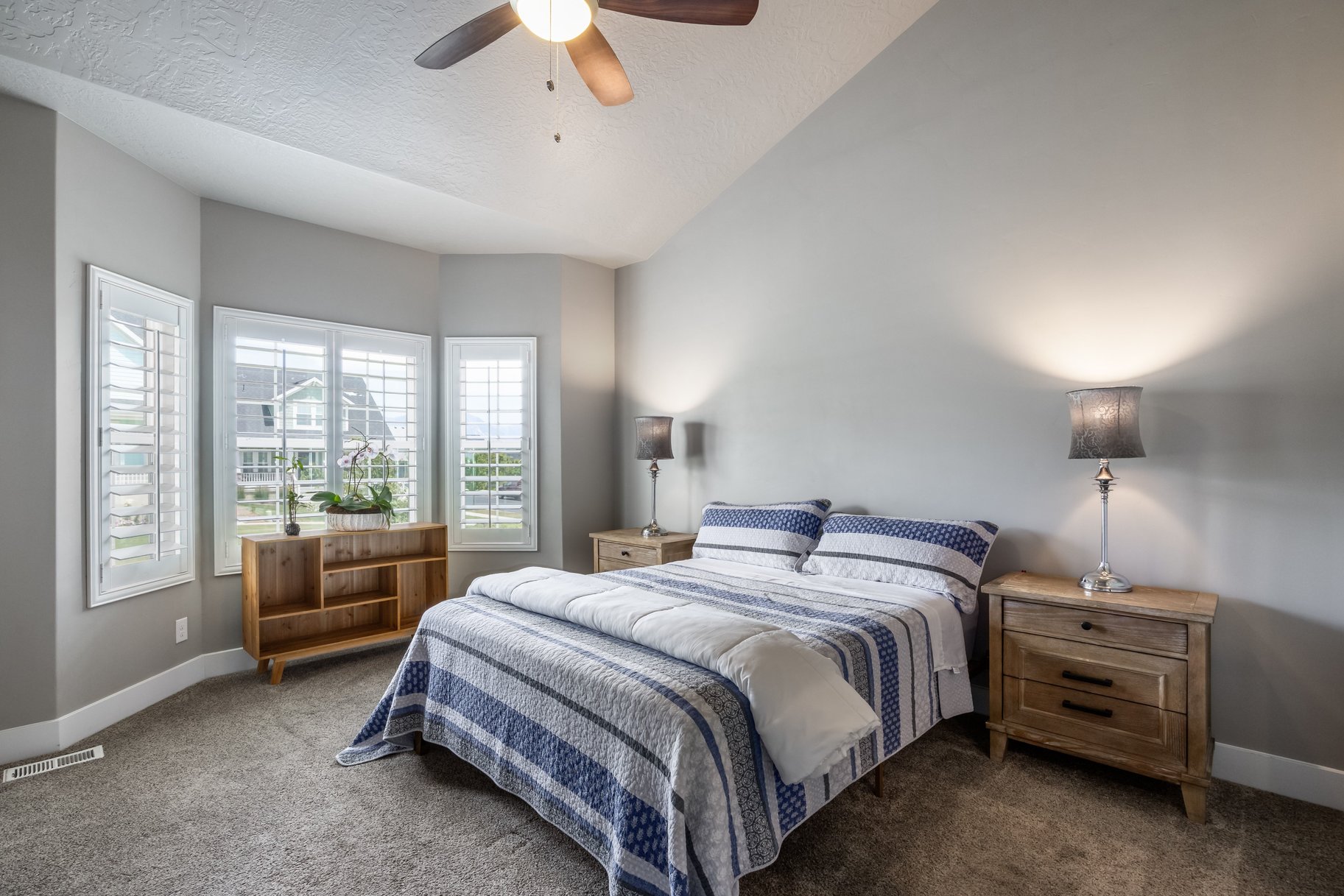  Move-In Ready in Daybreak — Steps from the Lake, Loaded with Custom Upgrades - 物件實景