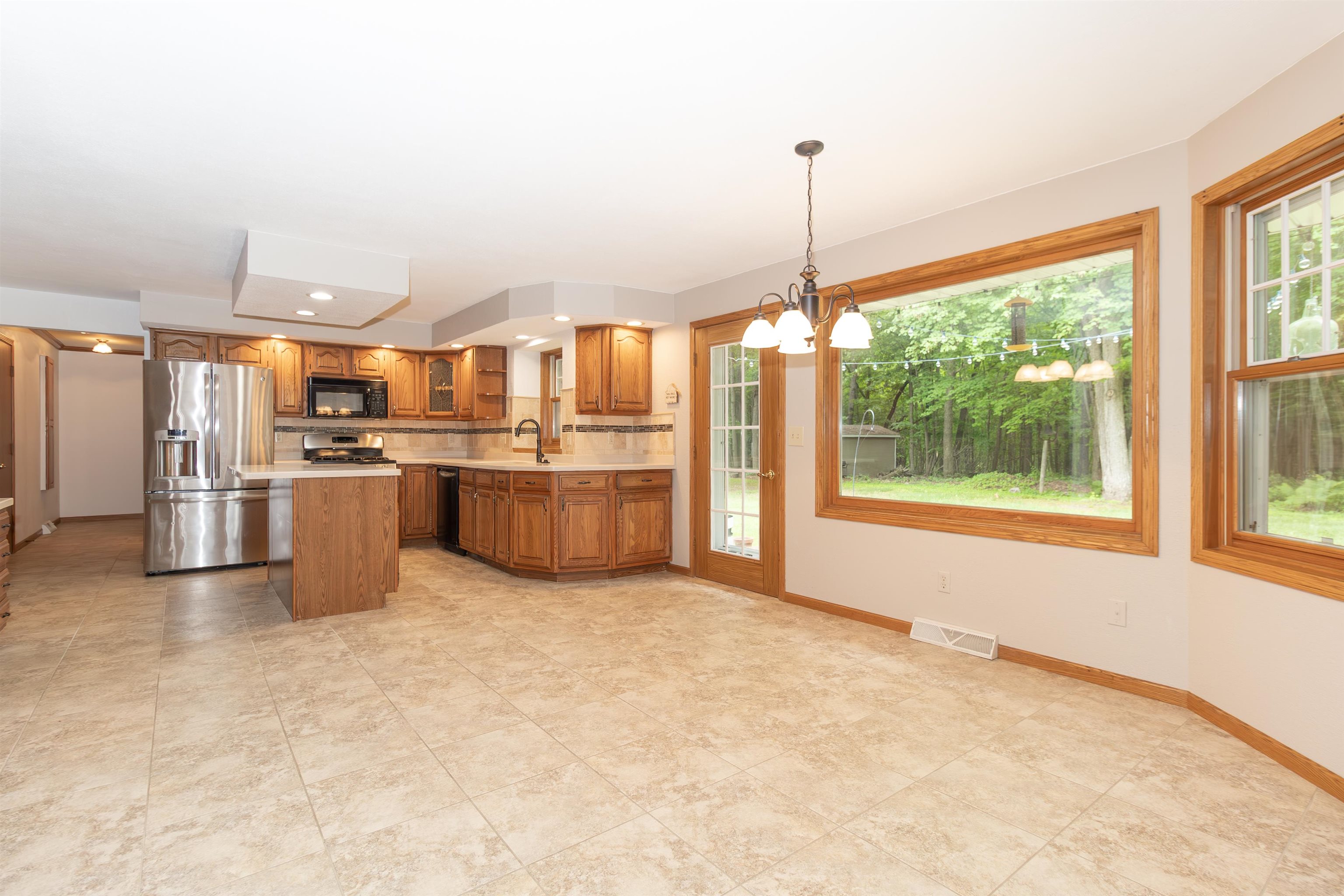 WAUPACA, Wisconsin, 54981, United States, 4 Bedrooms Bedrooms, ,3 BathroomsBathrooms,Residential,For Sale,1913222