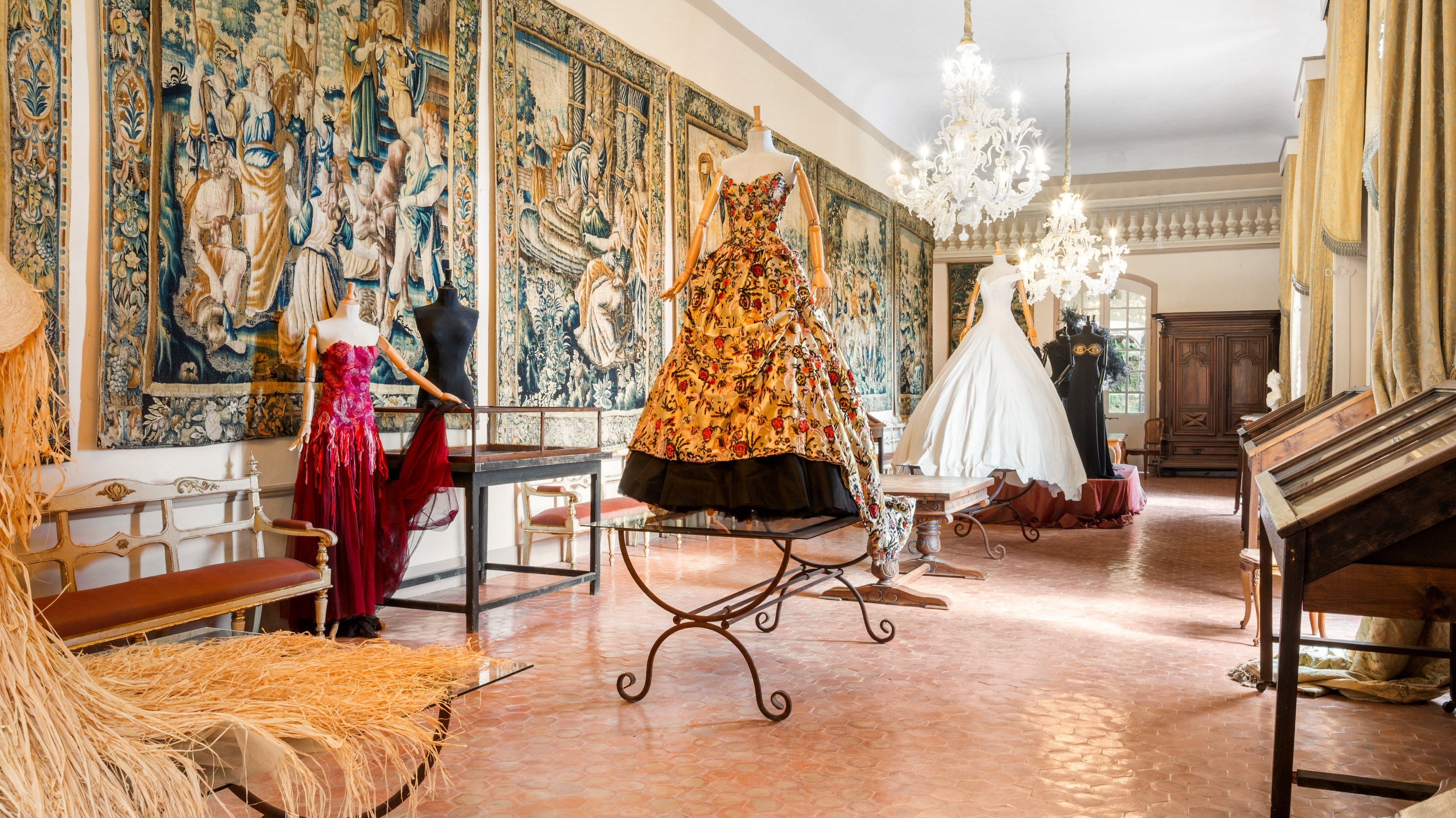  Exceptional Château in Provence – Elegance, History & Refinement - 物件實景