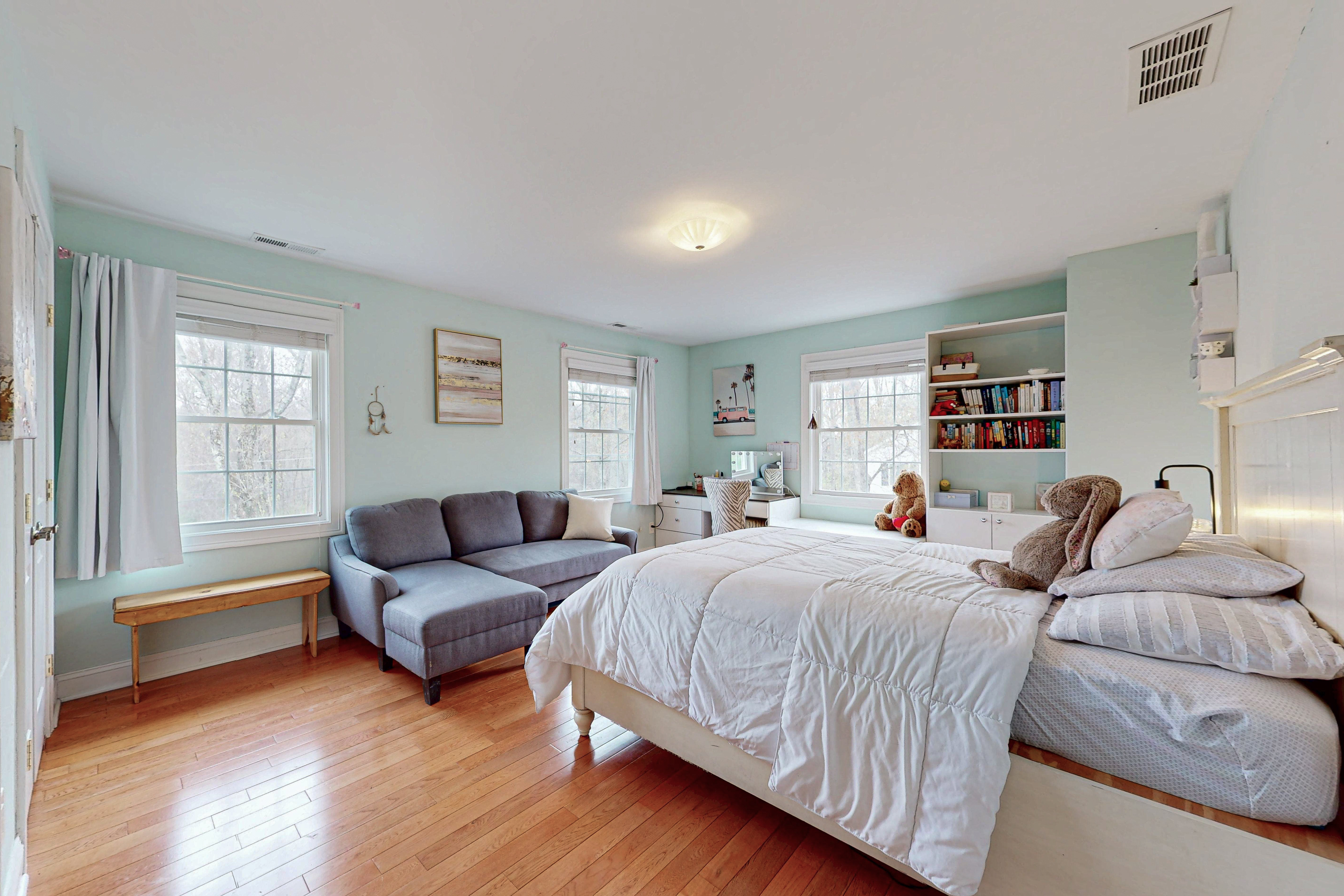  Magnificent Updated Colonial - 物件實景