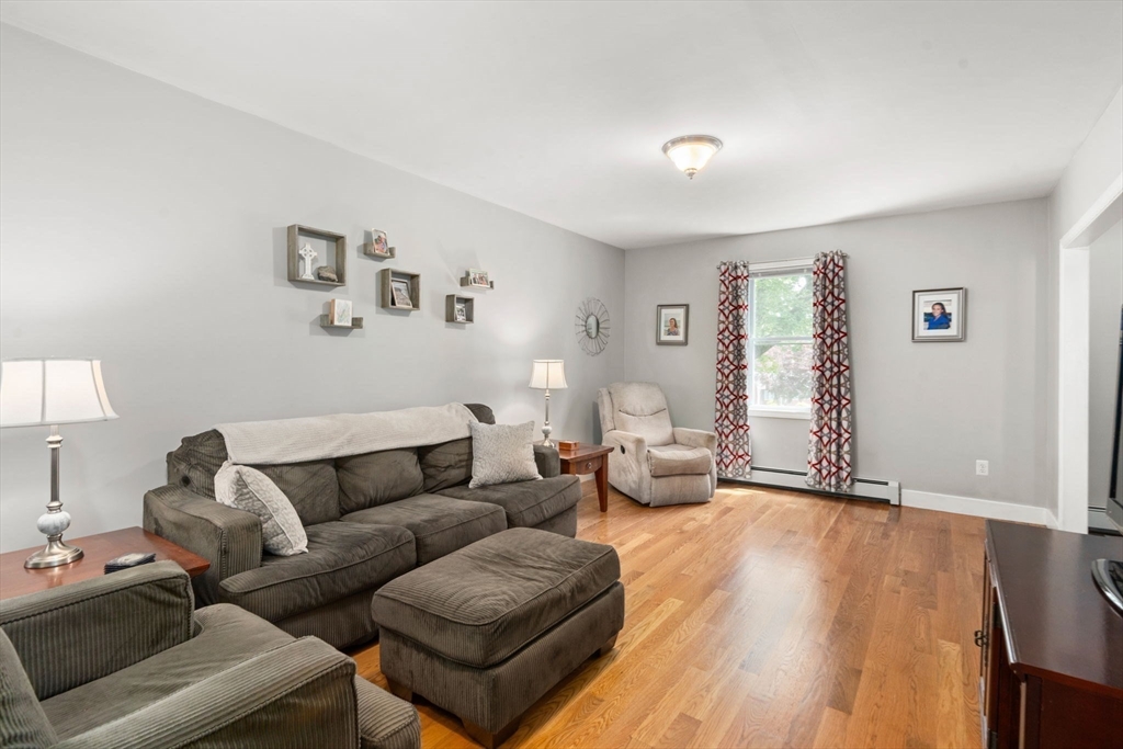 Abington, Massachusetts, 02351, United States, 3 Bedrooms Bedrooms, ,2 BathroomsBathrooms,Residential,For Sale,1907735