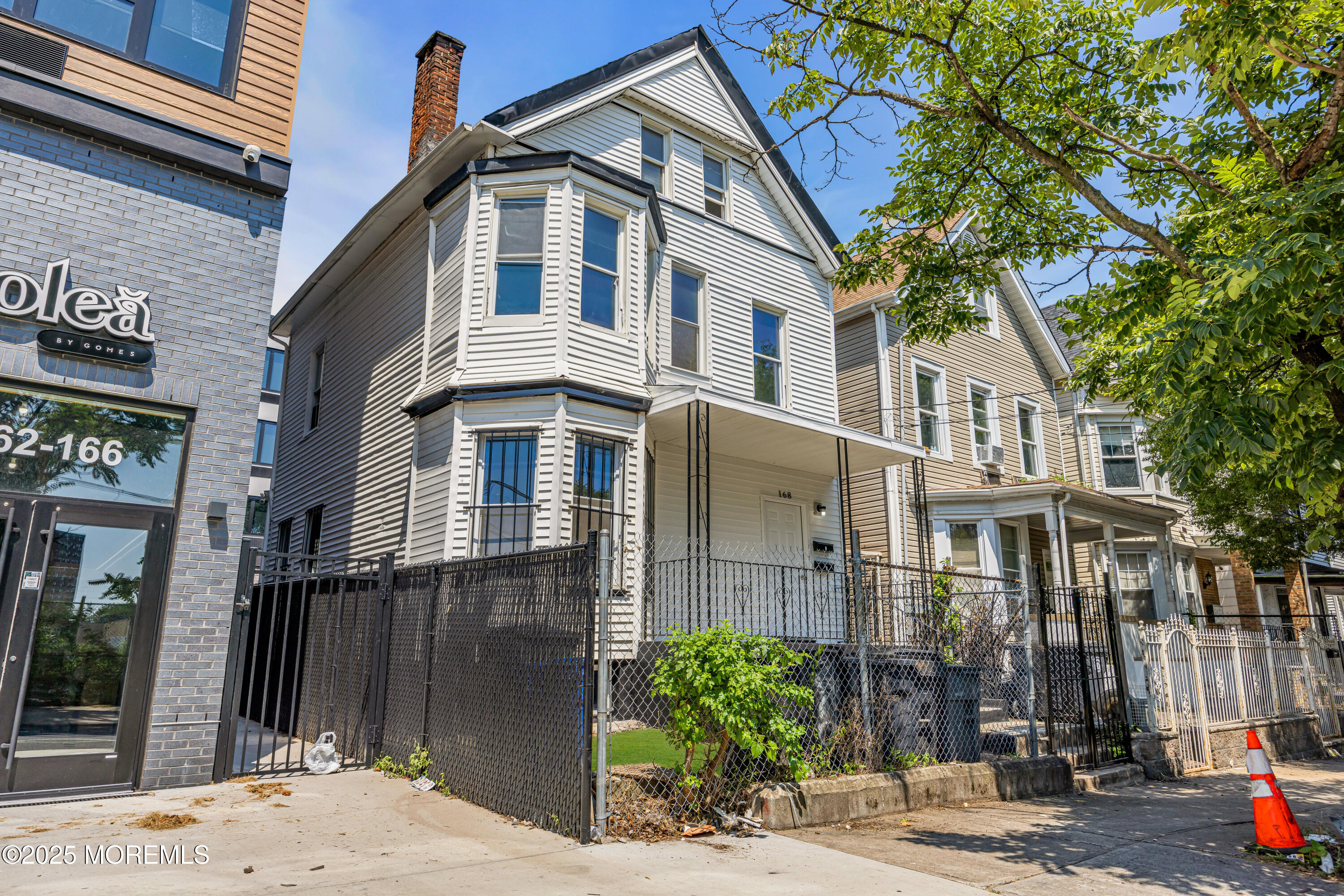Newark, New Jersey, 07107, United States, 6 Bedrooms Bedrooms, ,3 BathroomsBathrooms,Residential,For Sale,1937916