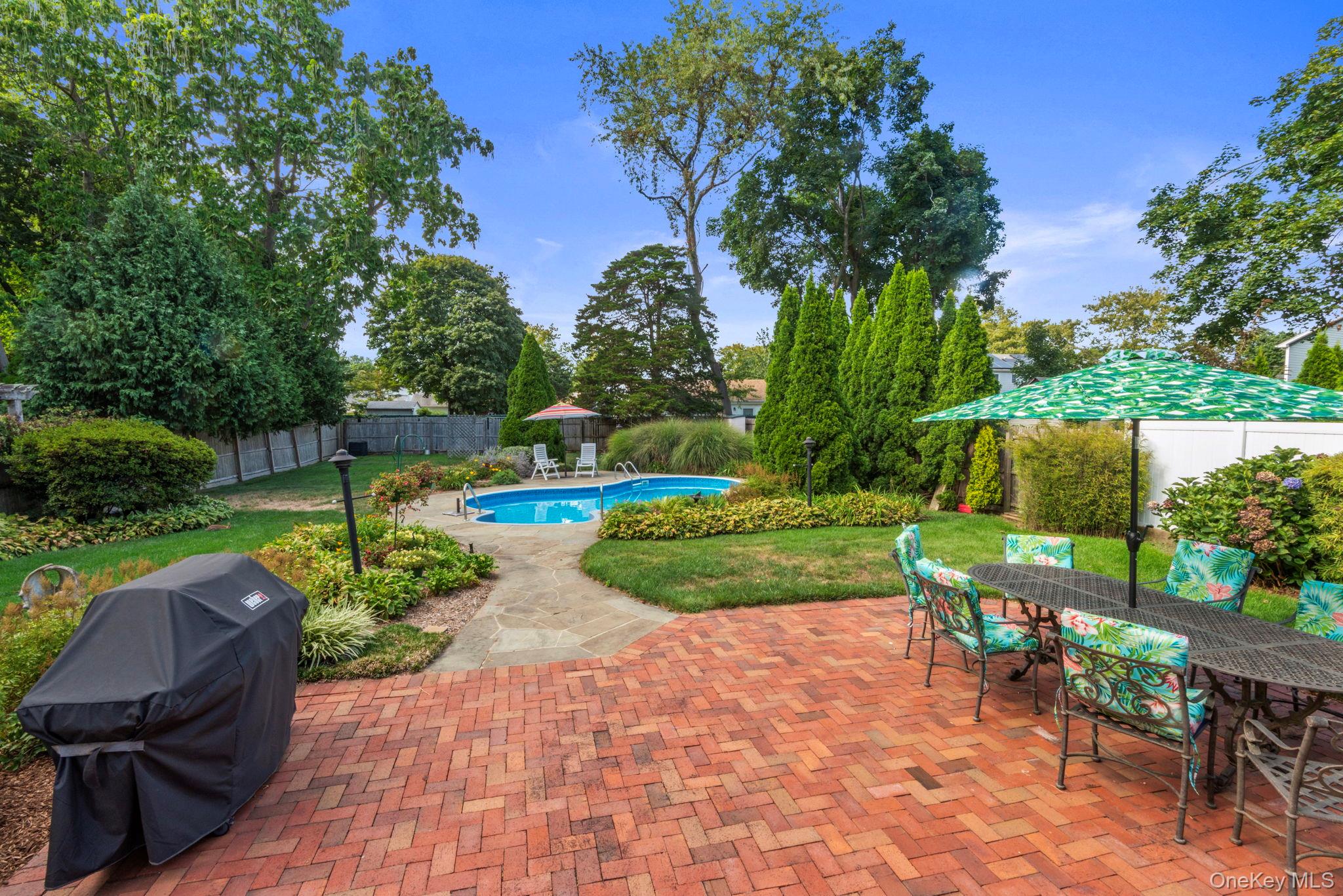 East Northport, New York, 11731, United States, 3 Bedrooms Bedrooms, ,2 BathroomsBathrooms,Residential,For Sale,1924855