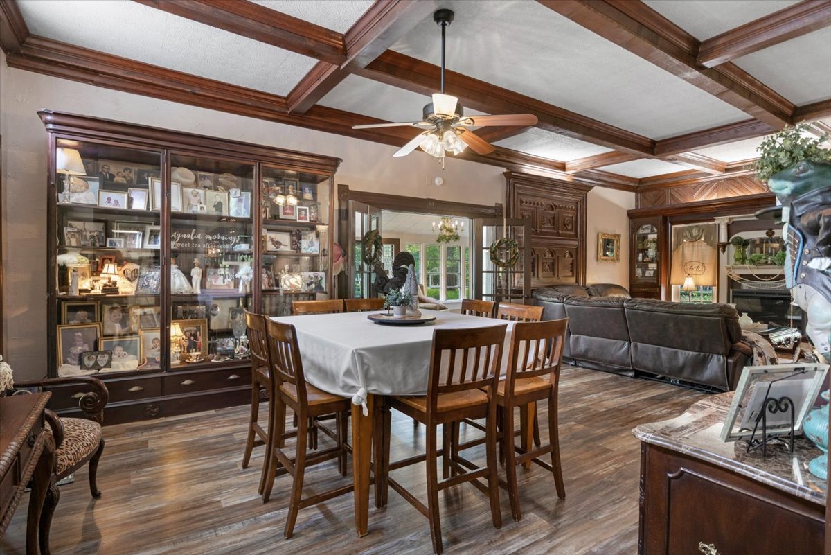 Carthage, Texas, 75633, United States, 5 Bedrooms Bedrooms, ,4 BathroomsBathrooms,Residential,For Sale,1804016