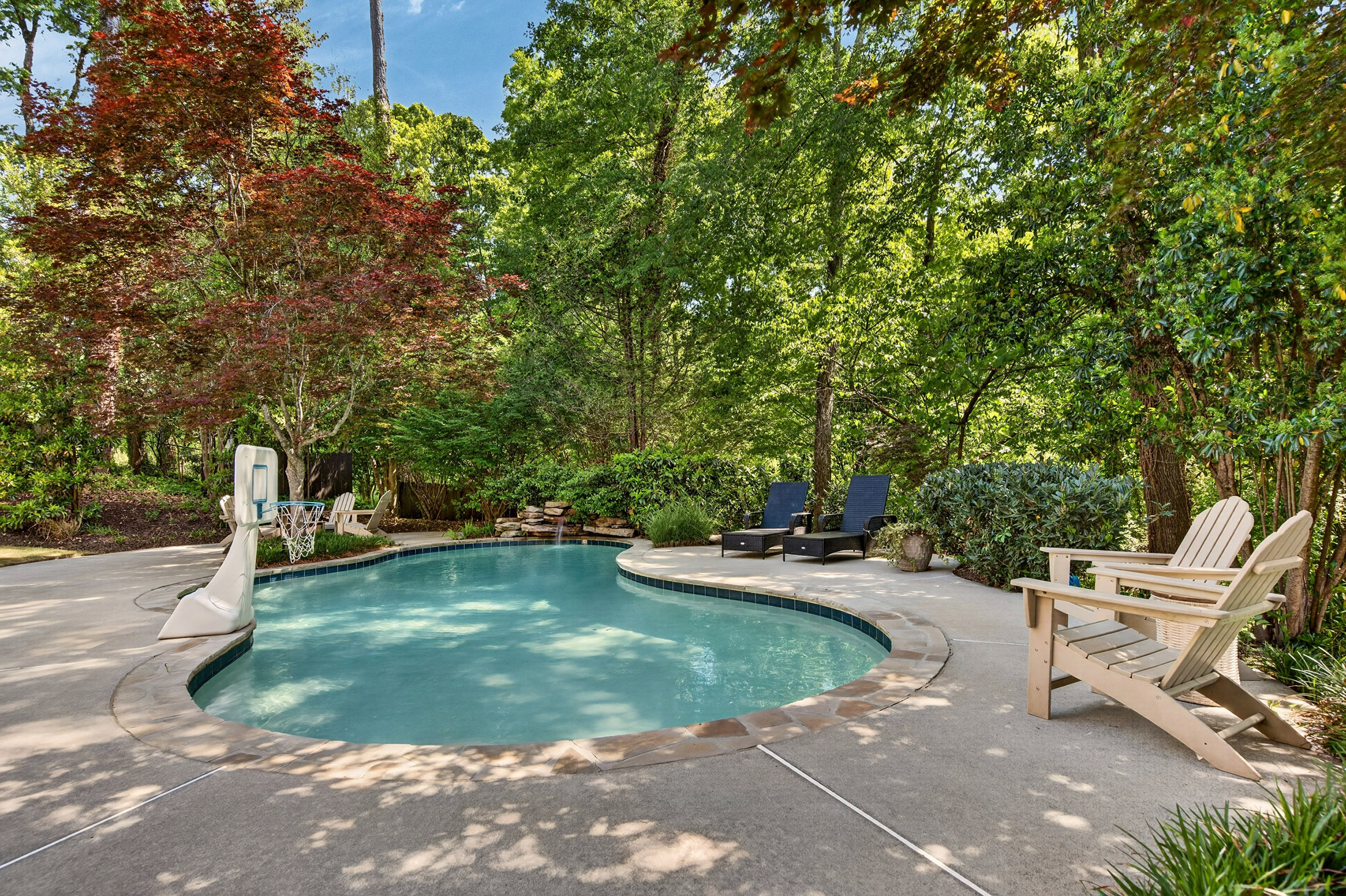  Exceptional Estate with Pool Nestled on 2+/- Private Acres Near Chastain Park - 物件實景