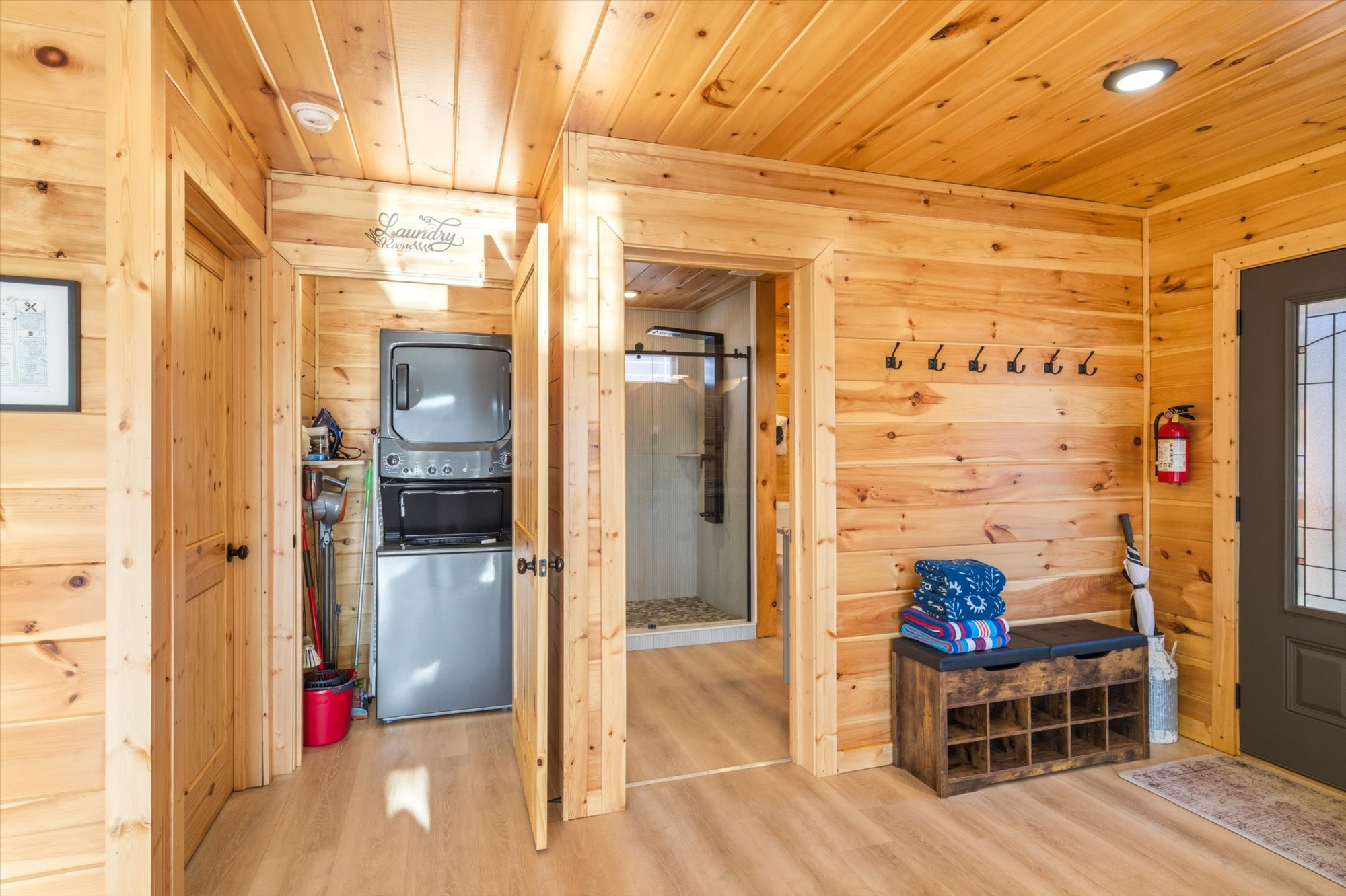 Sevierville, Tennessee, 37862, United States, 2 Bedrooms Bedrooms, ,2 BathroomsBathrooms,Residential,For Sale,1992770