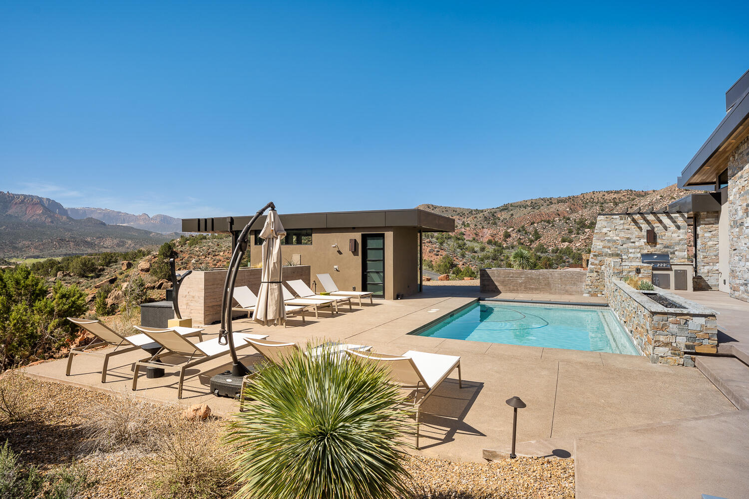 Springdale, Utah, 84767, United States, 4 Bedrooms Bedrooms, ,Residential,For Sale,1991496