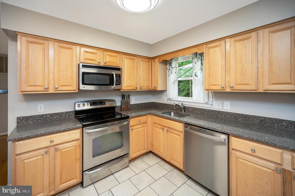 Fredericksburg, Virginia, 22406, United States, 3 Bedrooms Bedrooms, ,2 BathroomsBathrooms,Residential,For Sale,2049336