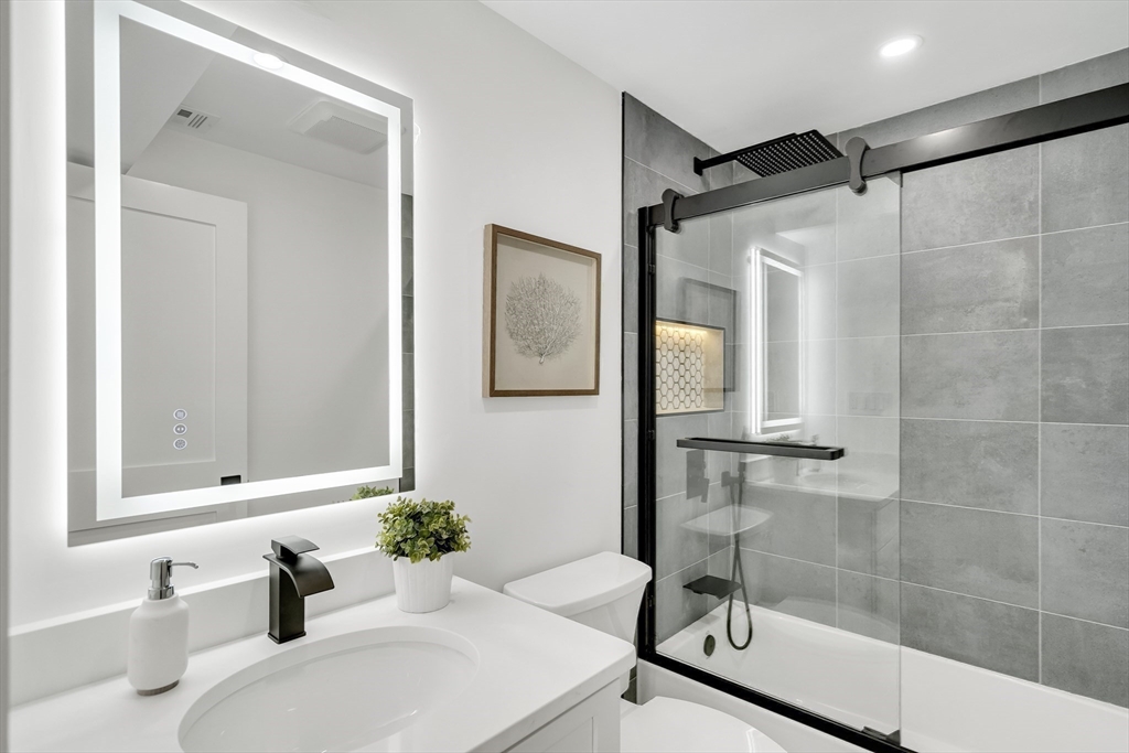 Cambridge, Massachusetts, 02139, United States, 4 Bedrooms Bedrooms, ,5 BathroomsBathrooms,Residential,For Sale,1891277