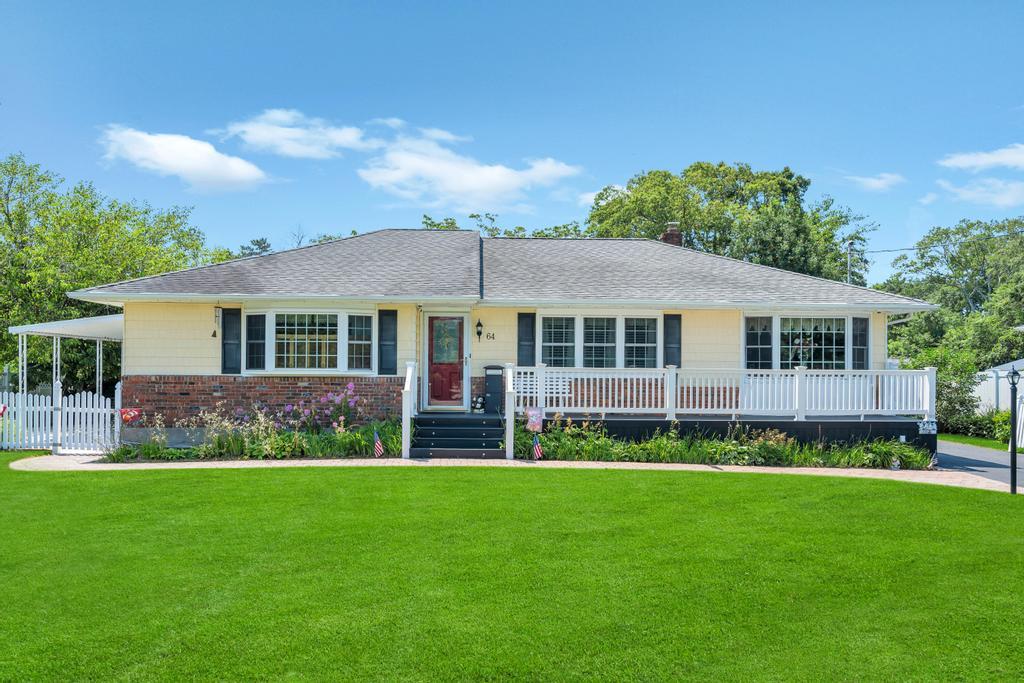 Islip Terrace, New York, 11752, United States, 3 Bedrooms Bedrooms, ,3 BathroomsBathrooms,Residential,For Sale,1898888