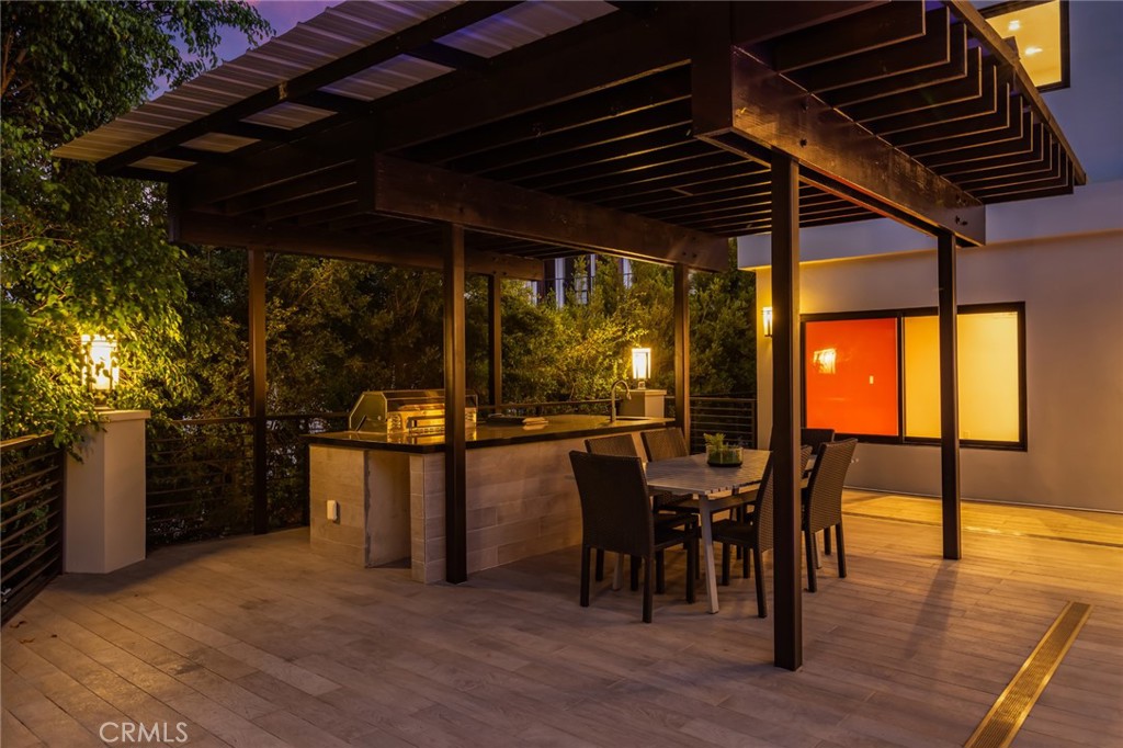 Glendale, California, 91207, United States, 4 Bedrooms Bedrooms, ,5 BathroomsBathrooms,Residential,For Sale,1934698