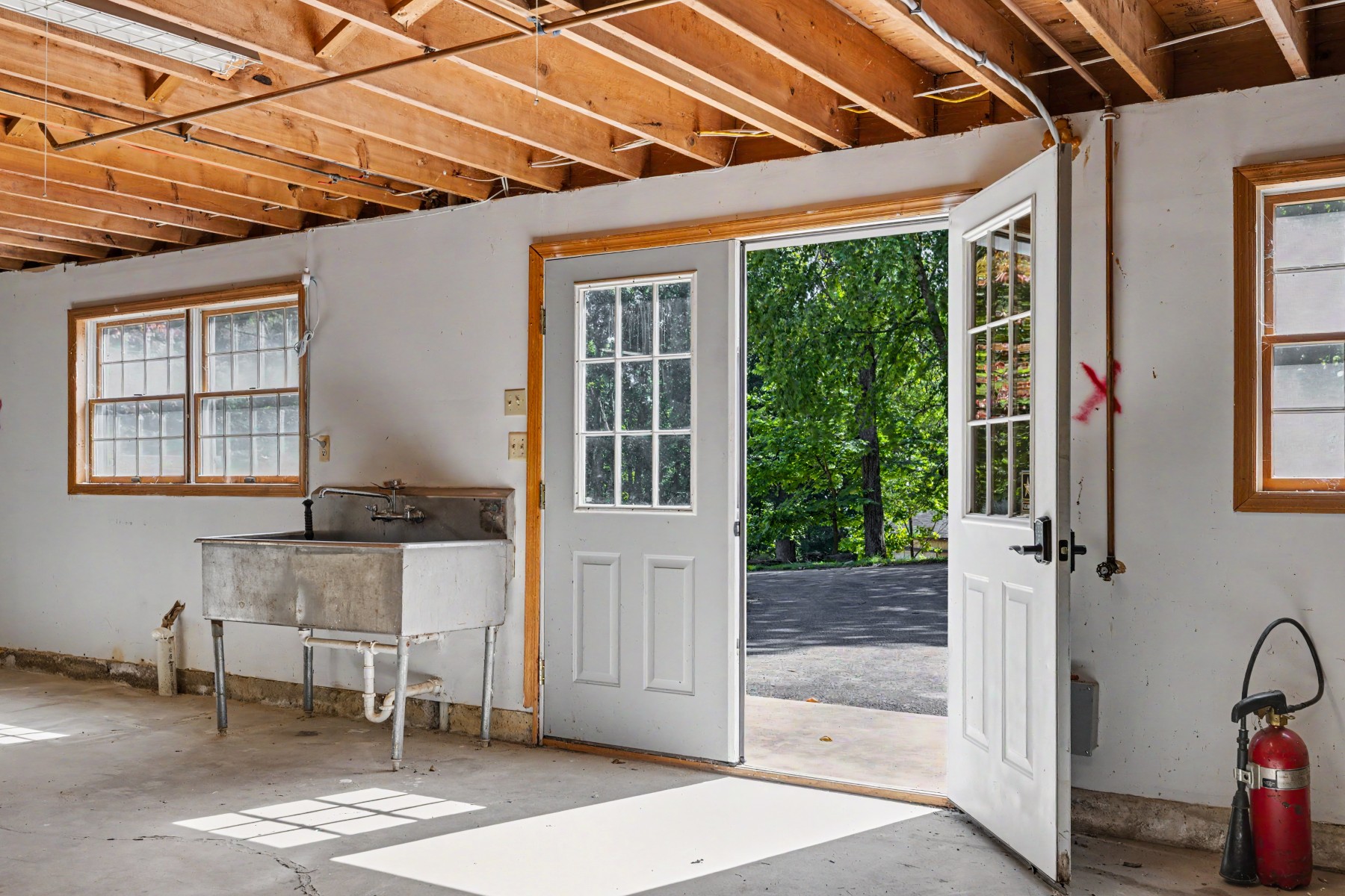  Thoughtfully Improved Ranch Home Tucked Away on 6.3 Private Acres - 物件實景
