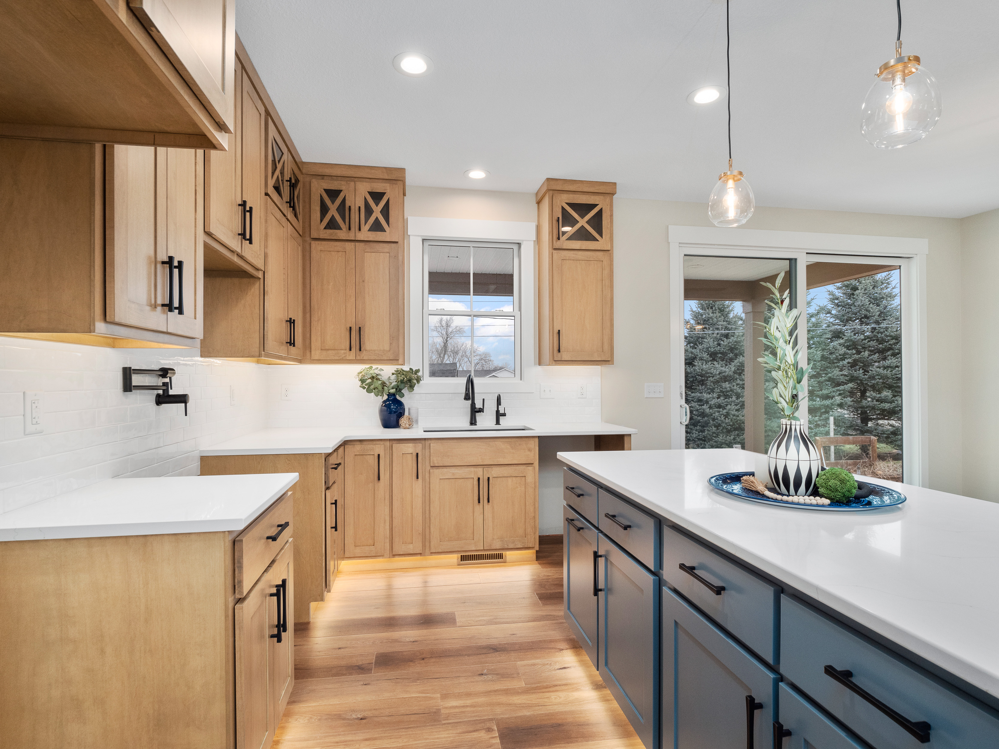  Modern Farmhouse w/ High-End Finishes - 物件實景