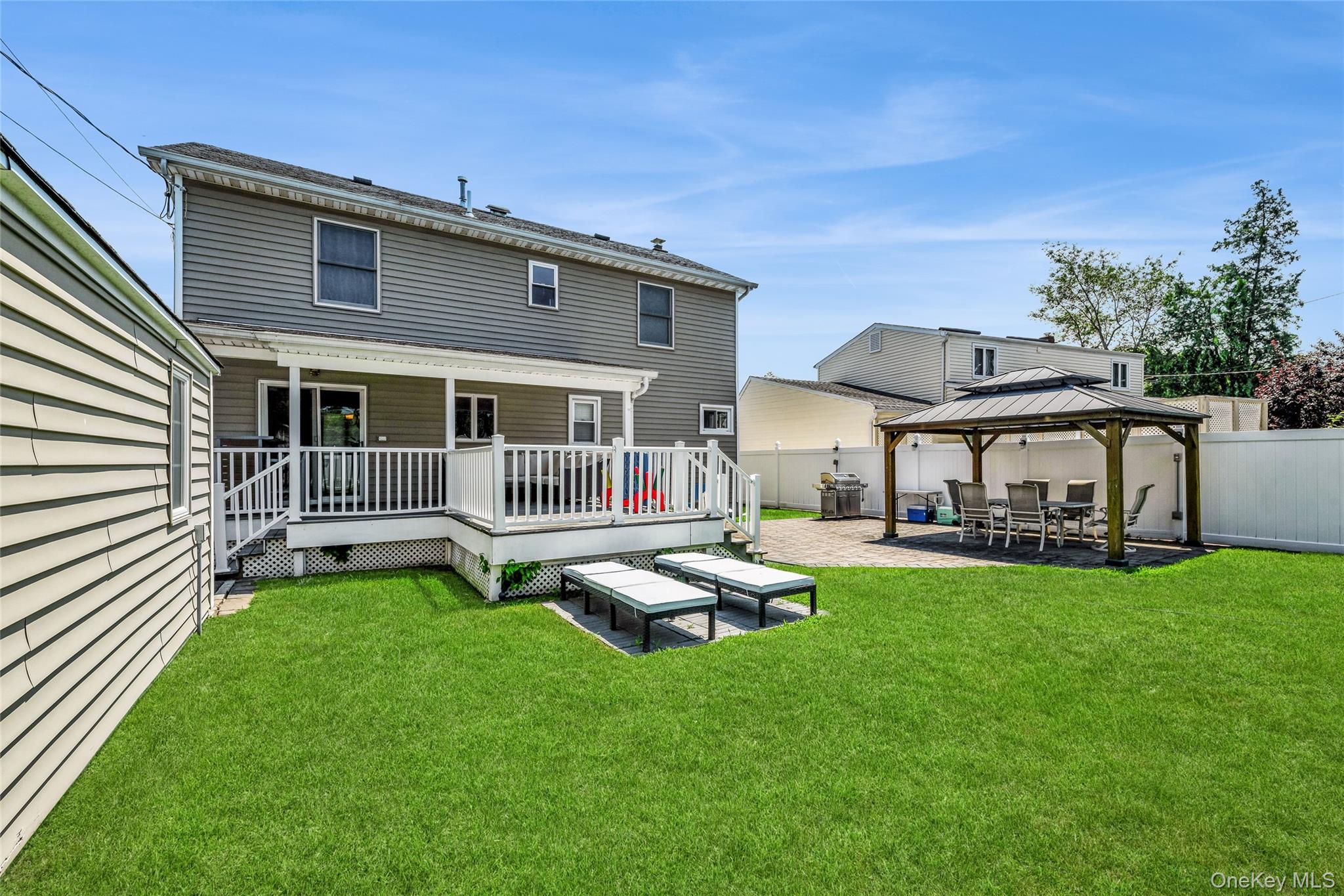 Seaford, New York, 11783, United States, 4 Bedrooms Bedrooms, ,2 BathroomsBathrooms,Residential,For Sale,1939817