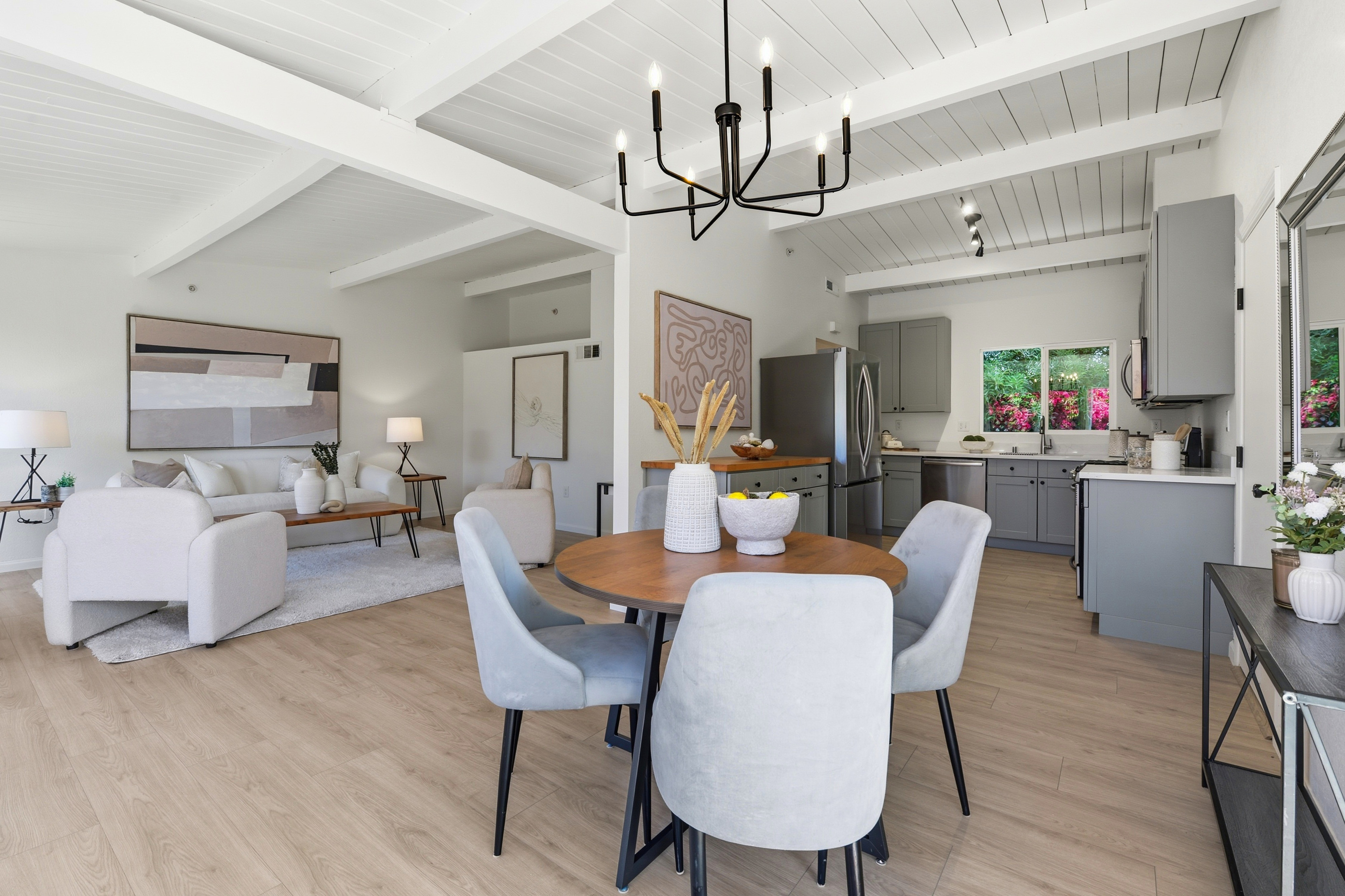  Beautifully Updated Home for an Indoor/Outdoor Lifestyle - 物件實景