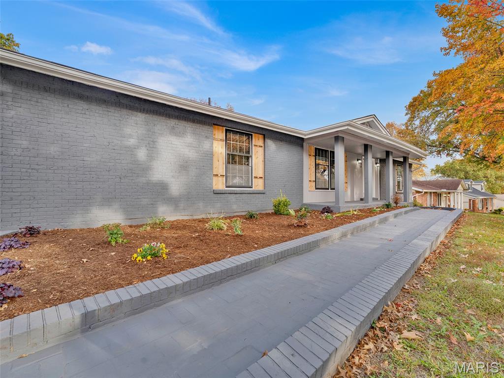 Ballwin, Missouri, 63011, United States, 5 Bedrooms Bedrooms, ,3 BathroomsBathrooms,Residential,For Sale,1992097