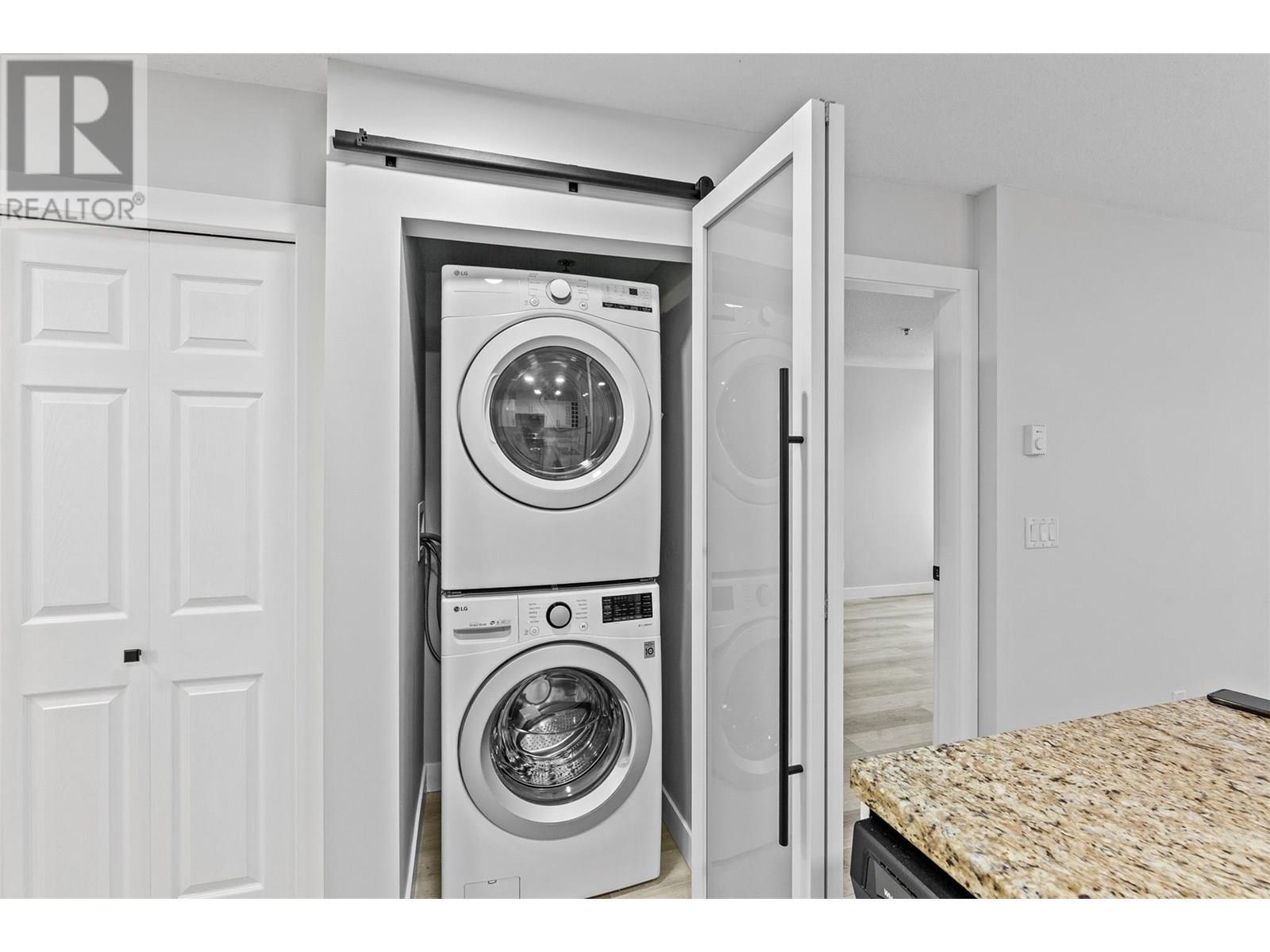 KELOWNA, British Columbia, V1Y 9Z1, CA, 2 Bedrooms Bedrooms, ,2 BathroomsBathrooms,Residential,For Sale,1895664