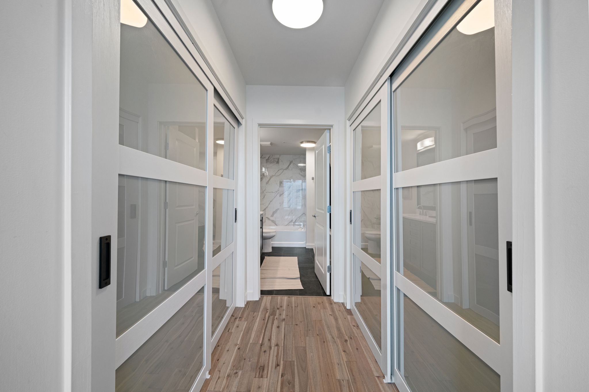  Spacious Two Bedroom Residence with Unobstructed Skyline Views - 物件實景