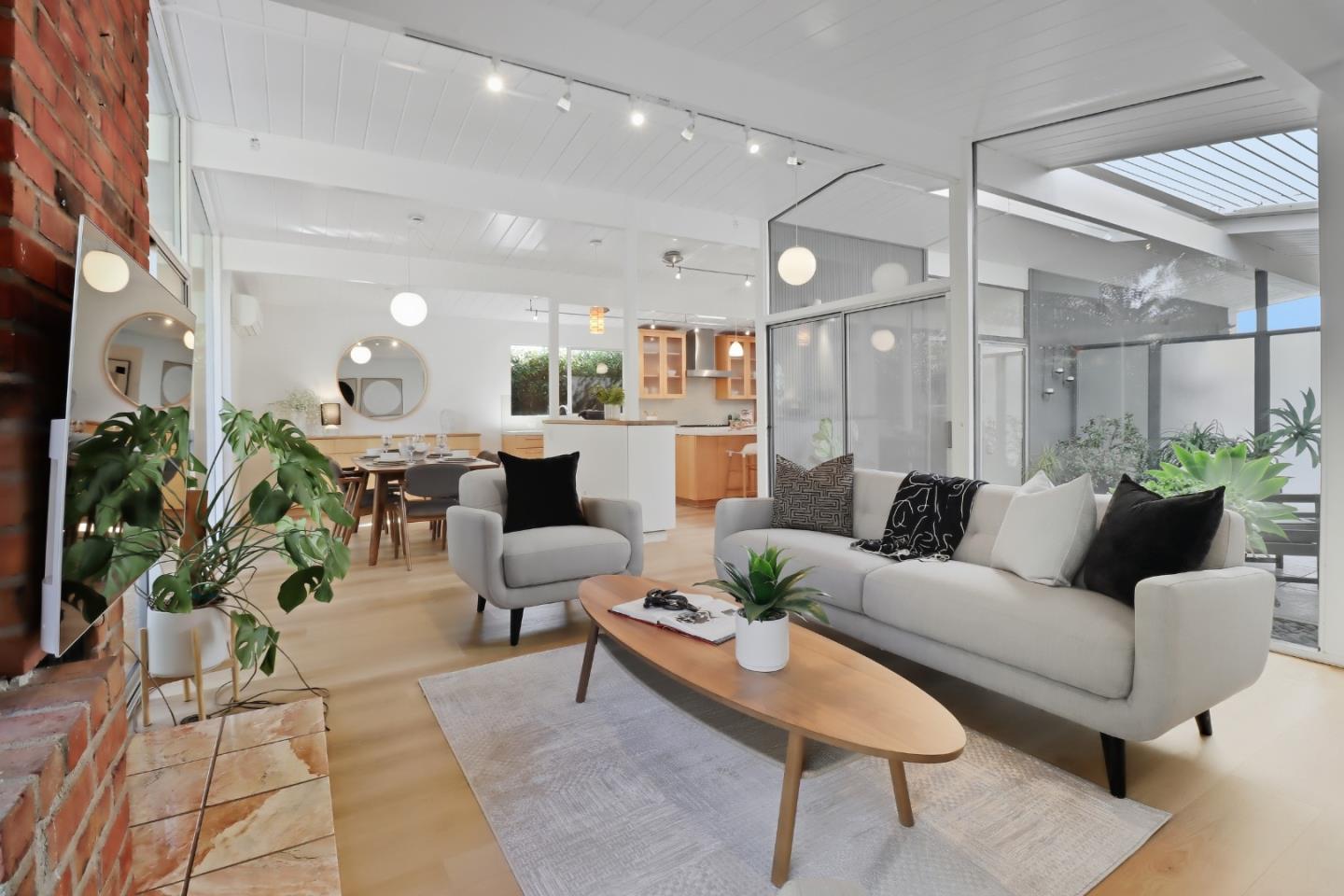 Cupertino, California, 95014, United States, 4 Bedrooms Bedrooms, ,2 BathroomsBathrooms,Residential,For Sale,1986289