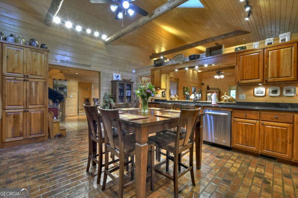 Blue Ridge, Georgia, 30513, United States, 4 Bedrooms Bedrooms, ,3 BathroomsBathrooms,Residential,For Sale,1858936