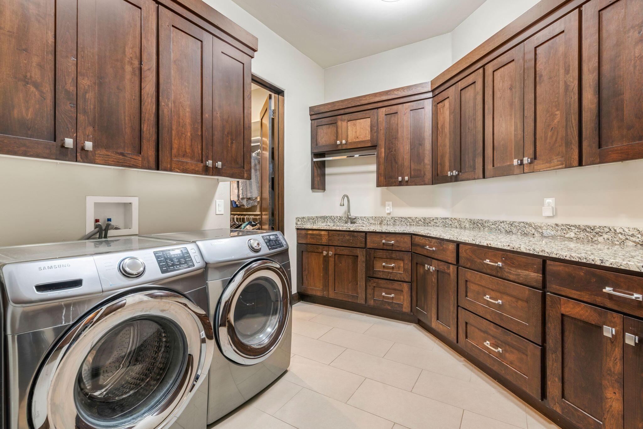St George, Utah, 84770, United States, 5 Bedrooms Bedrooms, ,7 BathroomsBathrooms,Residential,For Sale,1900533