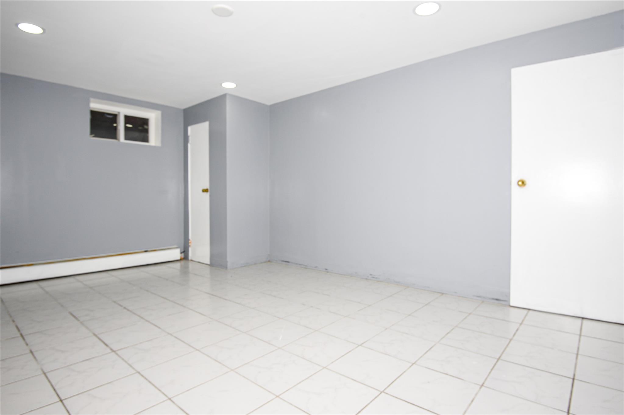 New Hyde Park, New York, 11040, United States, 4 Bedrooms Bedrooms, ,3 BathroomsBathrooms,Residential,For Sale,1903890