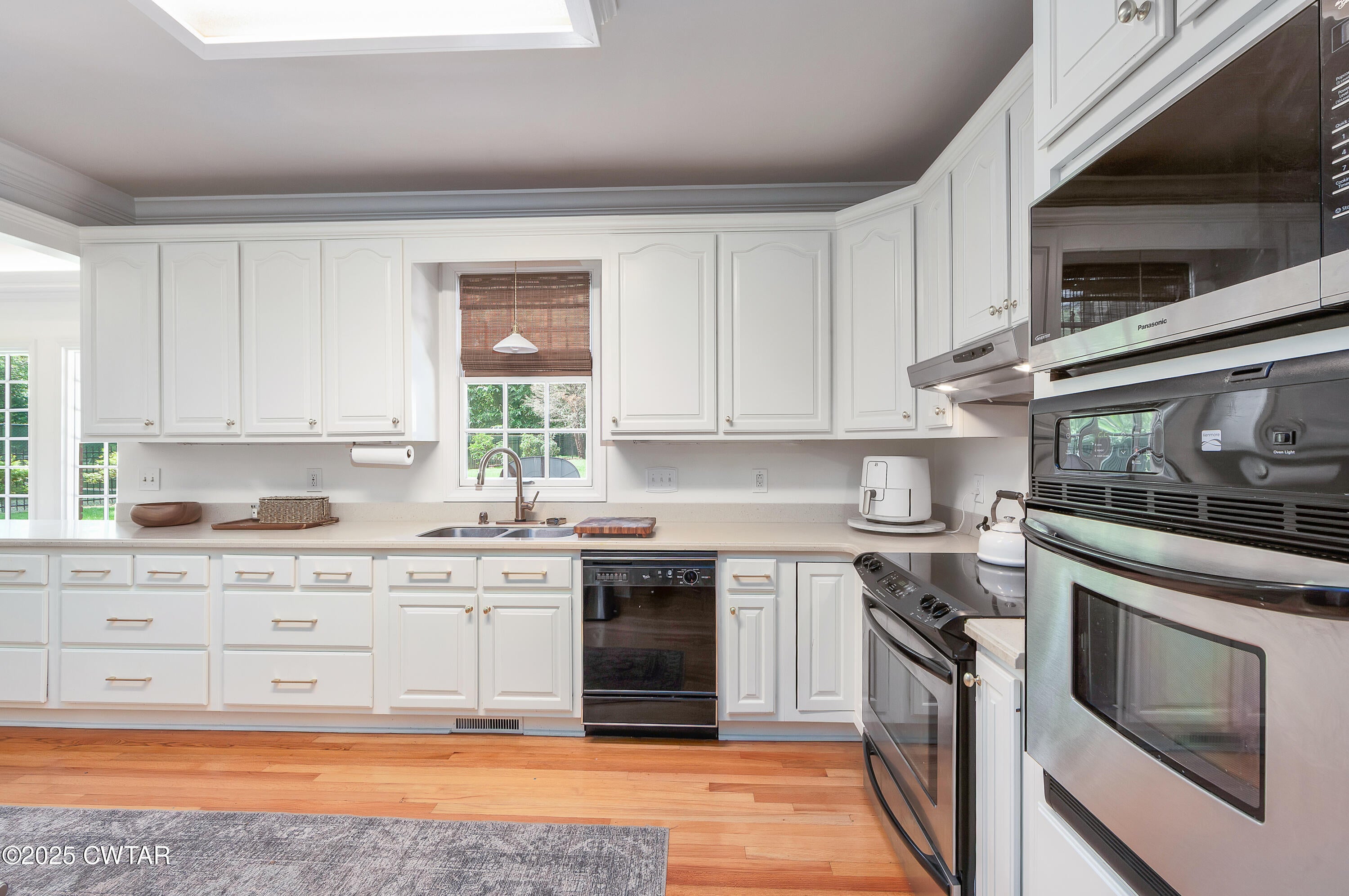 Jackson, Tennessee, 38305, United States, 4 Bedrooms Bedrooms, ,4 BathroomsBathrooms,Residential,For Sale,1894797