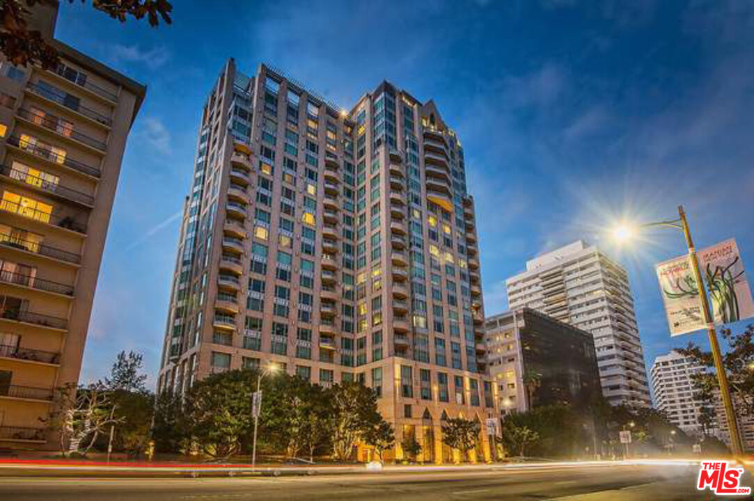 Los Angeles, California, 90024, United States, 2 Bedrooms Bedrooms, ,3 BathroomsBathrooms,Residential,For Sale,1840834