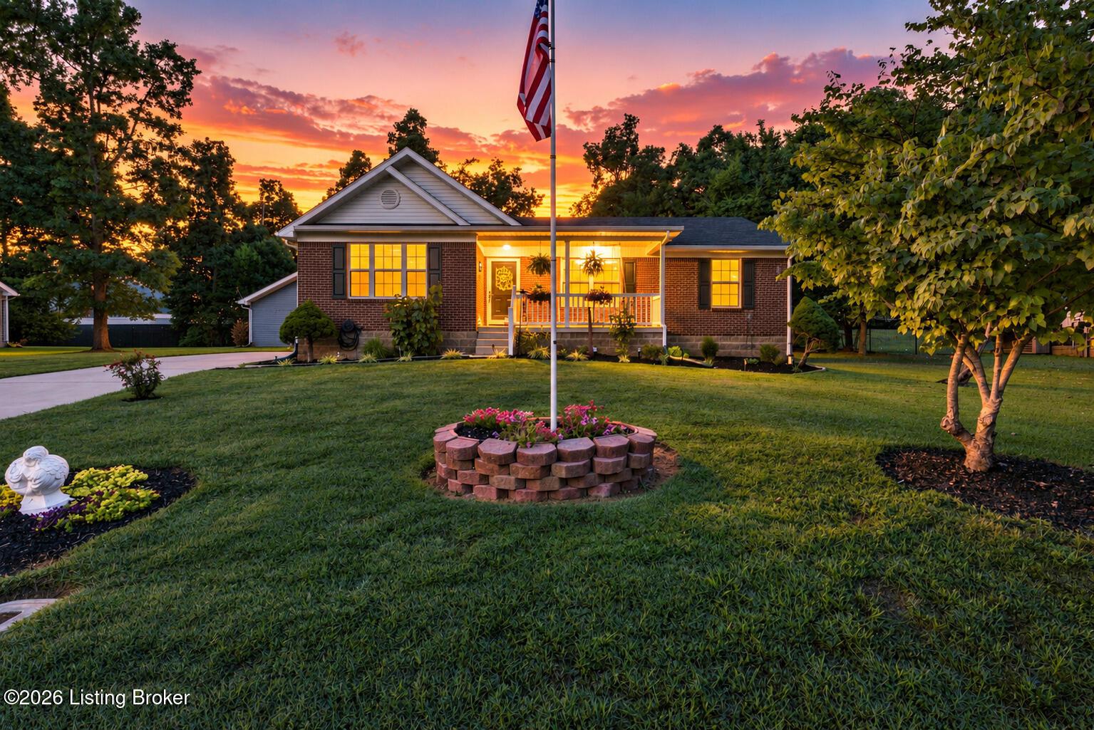 Chesapeake Trl, Coxs Creek, KY 40013