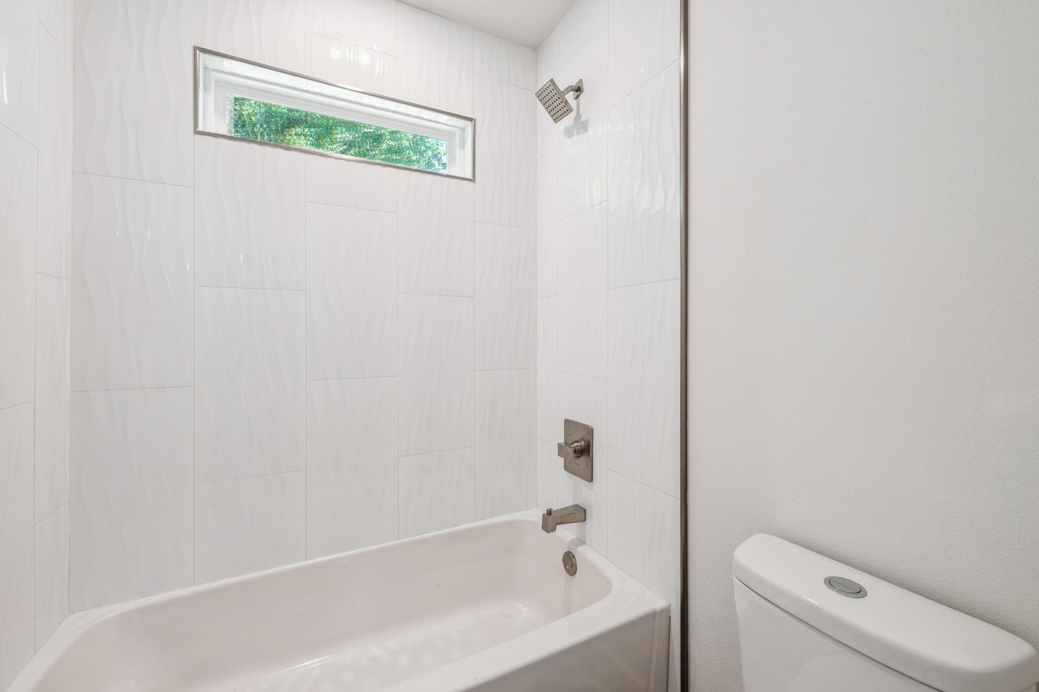 Niceville, Florida, 32578, United States, 5 Bedrooms Bedrooms, ,4 BathroomsBathrooms,Residential,For Sale,1942712