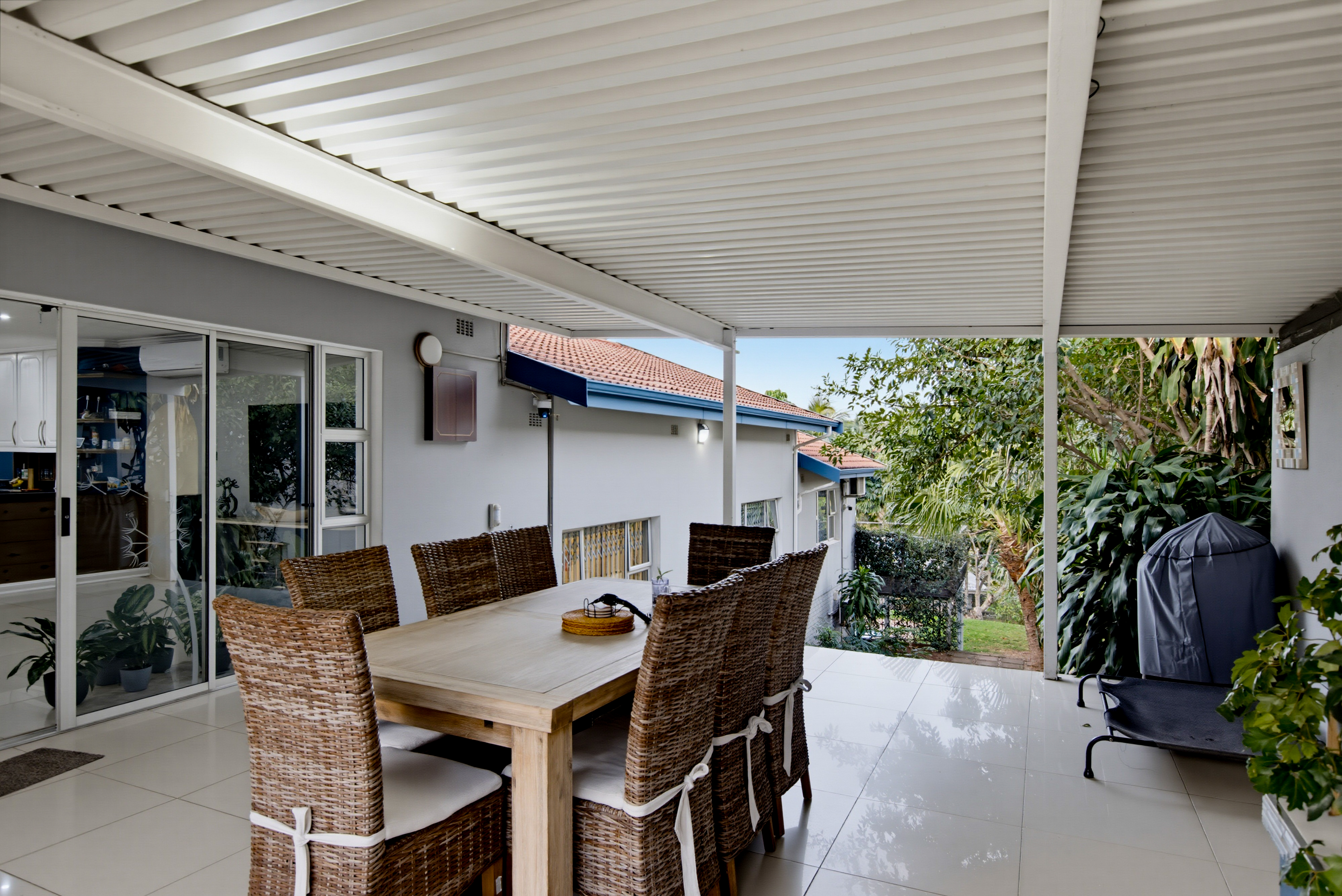  Spacious 5 Bedroom Split-Level Family Home with Pool - 物件實景