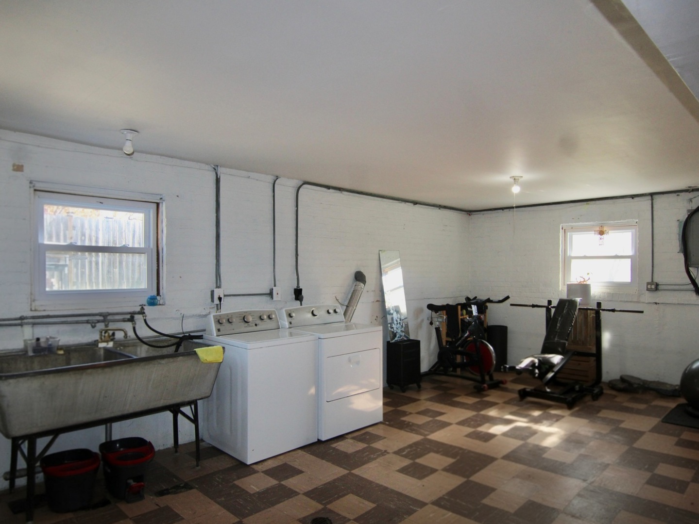 Niles, Illinois, 60714, United States, 5 Bedrooms Bedrooms, ,Residential,For Sale,1990948