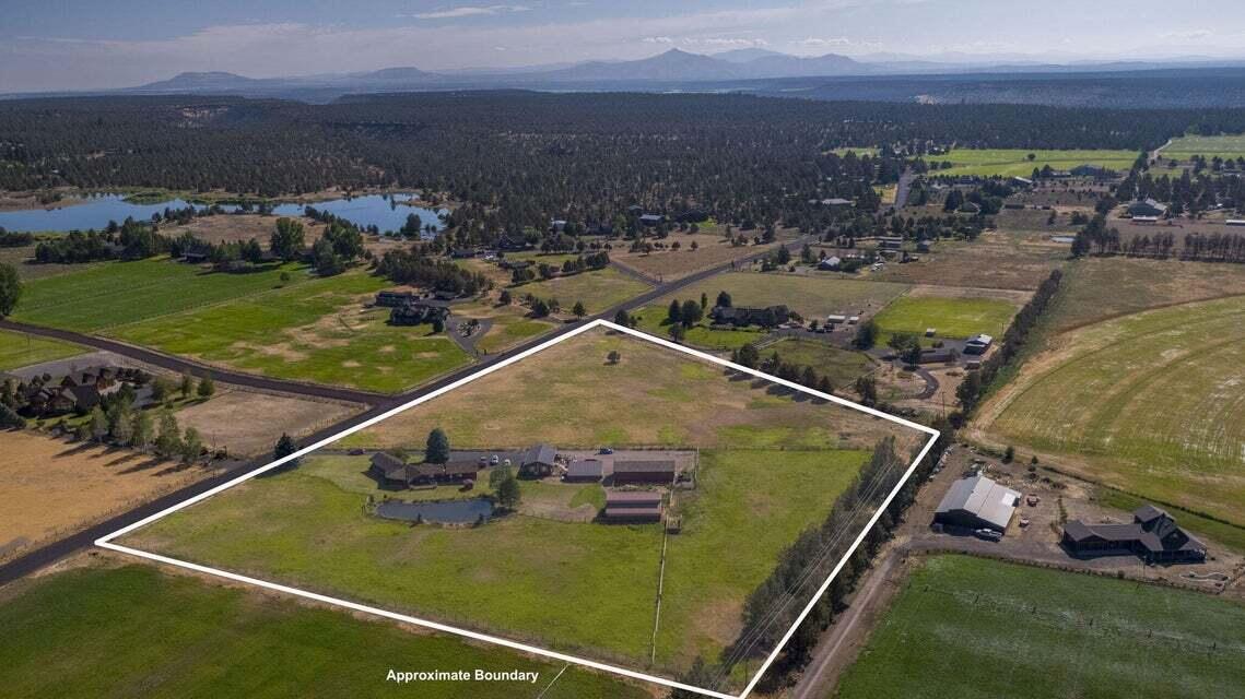 Sisters, Oregon, 97759, United States, 3 Bedrooms Bedrooms, ,3 BathroomsBathrooms,Residential,For Sale,1917351