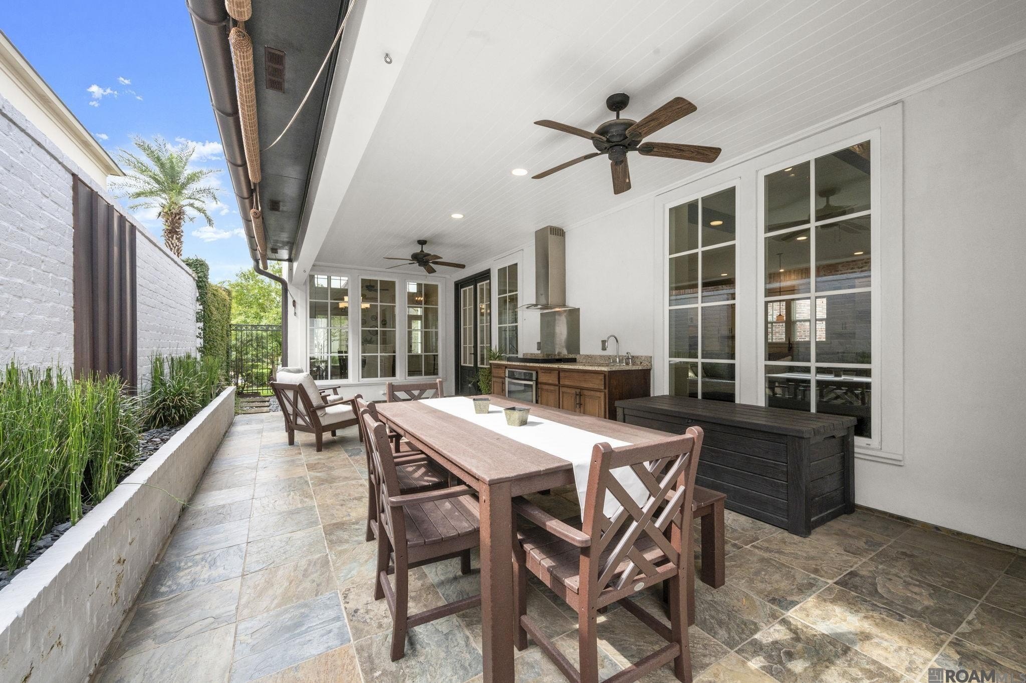 Baton Rouge, Louisiana, 70810, United States, 4 Bedrooms Bedrooms, ,4 BathroomsBathrooms,Residential,For Sale,2005537