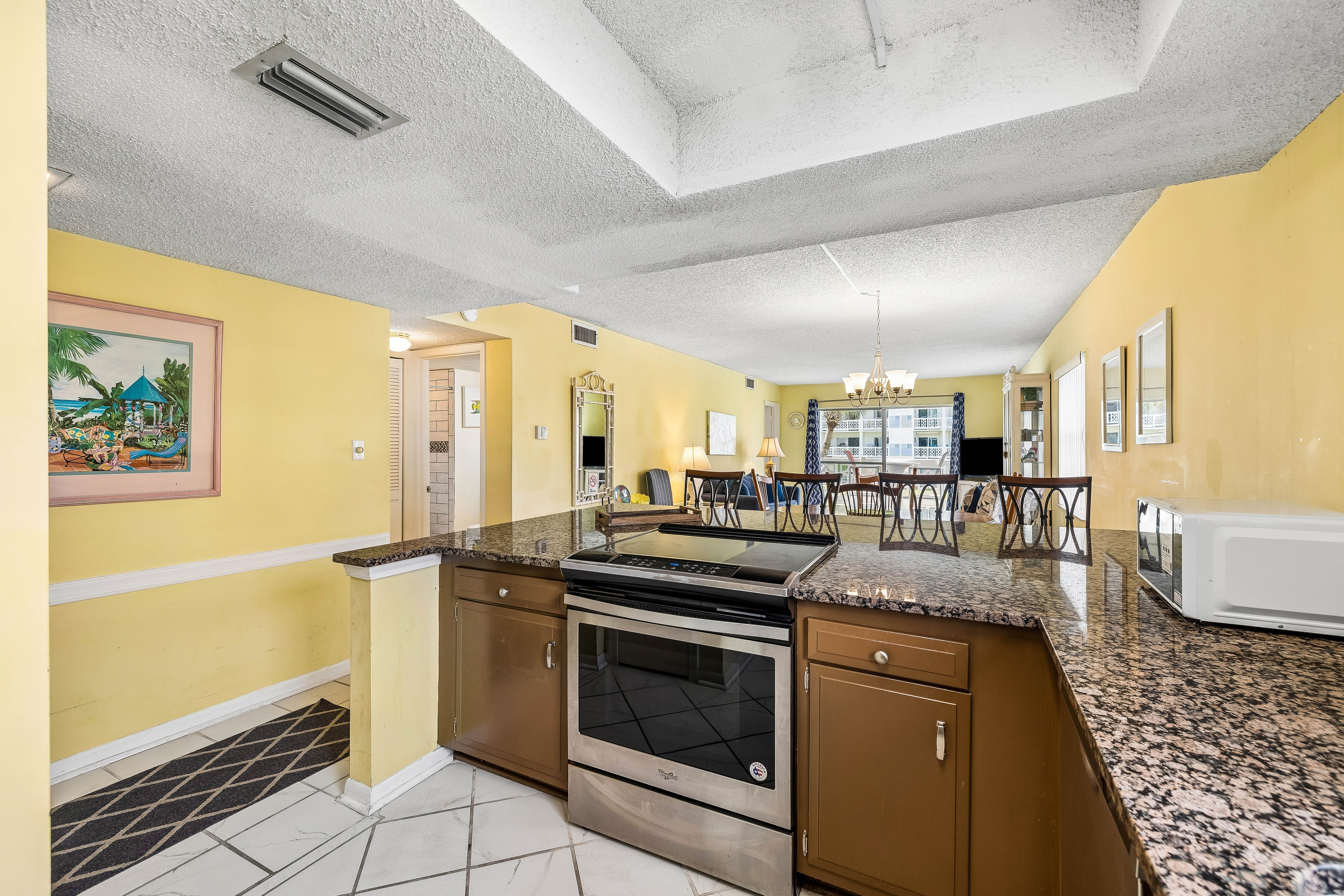  Gulf-Front Corner Retreat In Sought-After Community Near Amenities - 物件實景