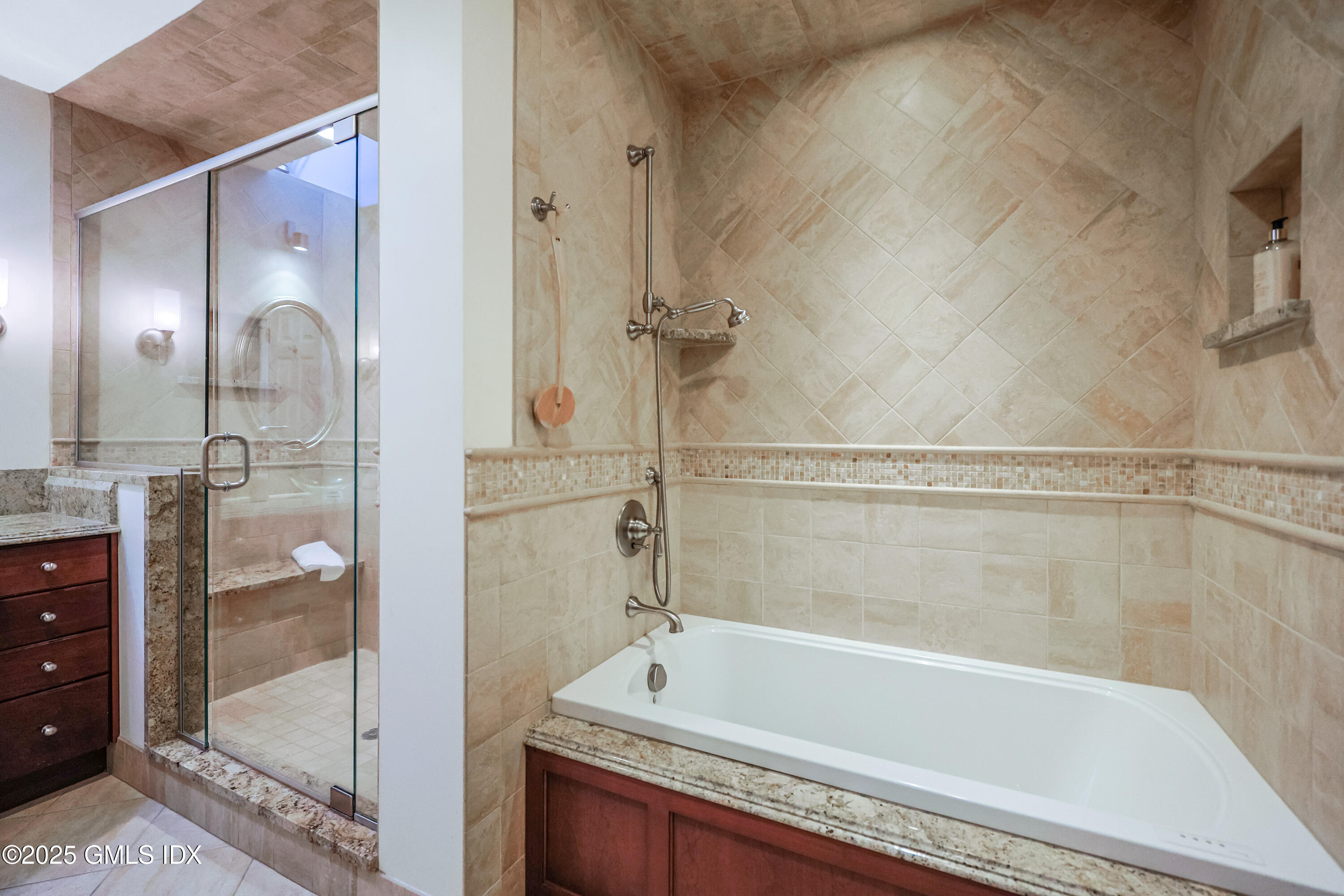 Old Greenwich, Connecticut, 06870, United States, 4 Bedrooms Bedrooms, ,5 BathroomsBathrooms,Residential,For Sale,1821609