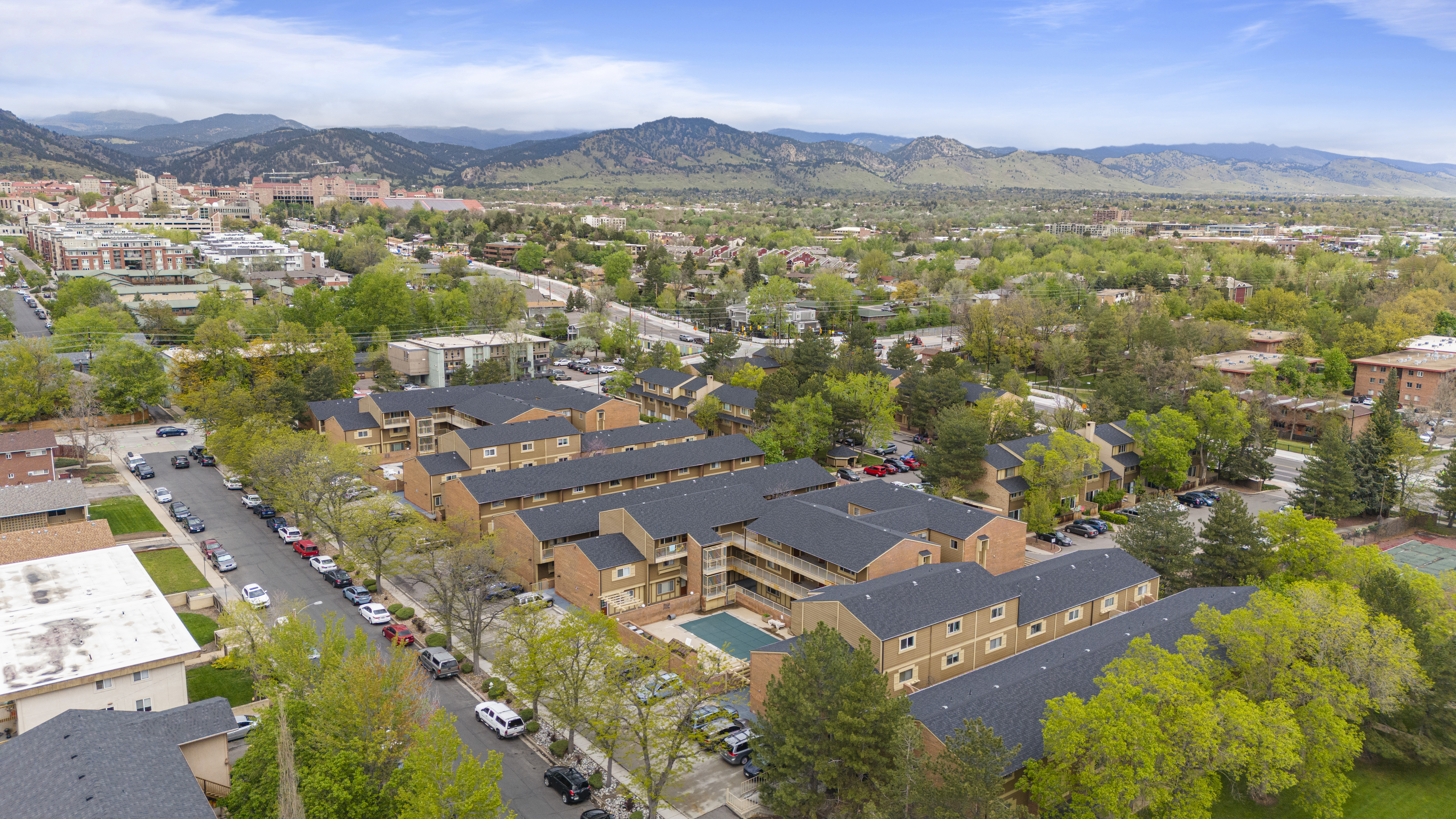  Bright top-floor condo designed for low-maintenance living - 物件實景