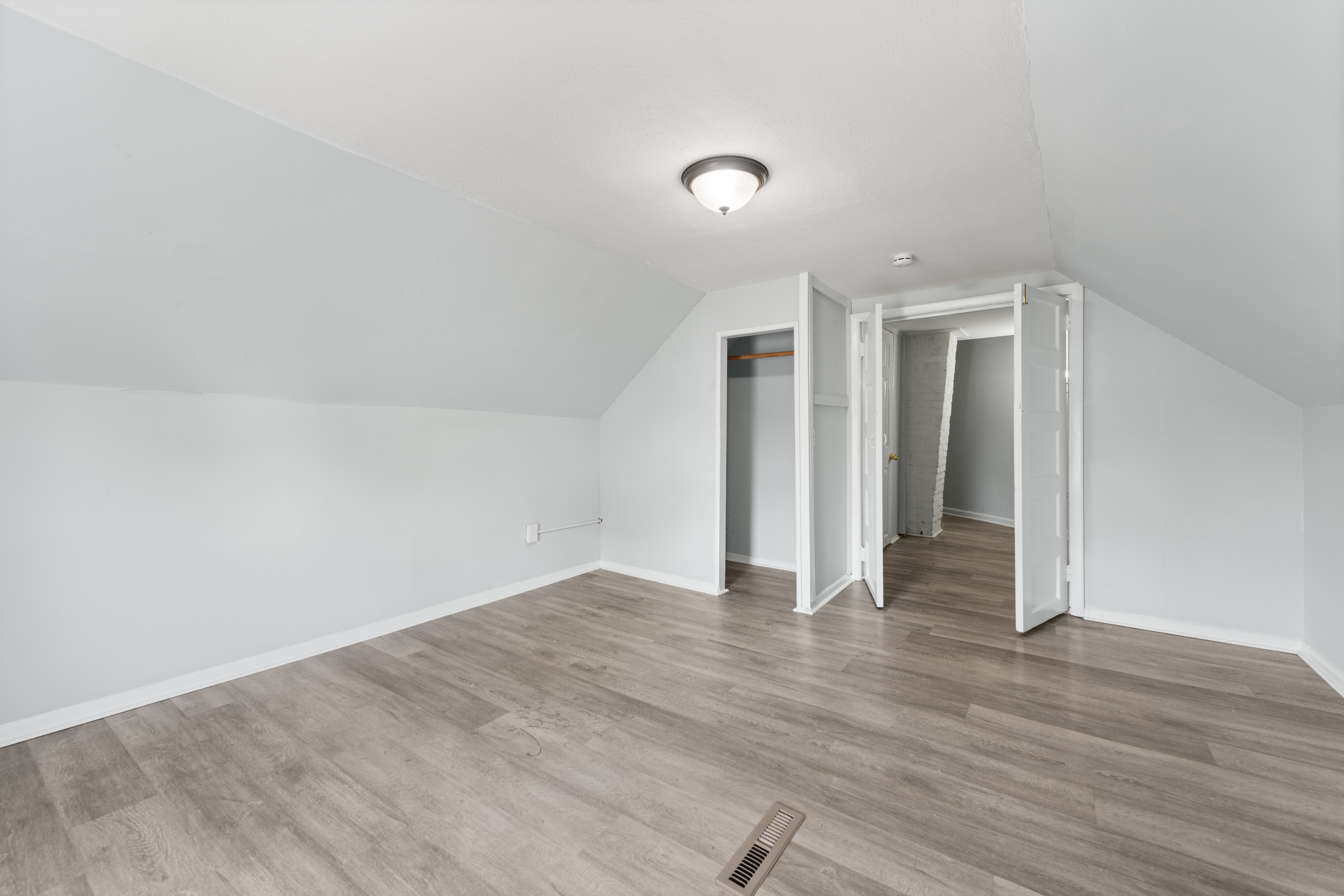 West Haven, Connecticut, 06516, United States, 5 Bedrooms Bedrooms, ,4 BathroomsBathrooms,Residential,For Sale,1991018