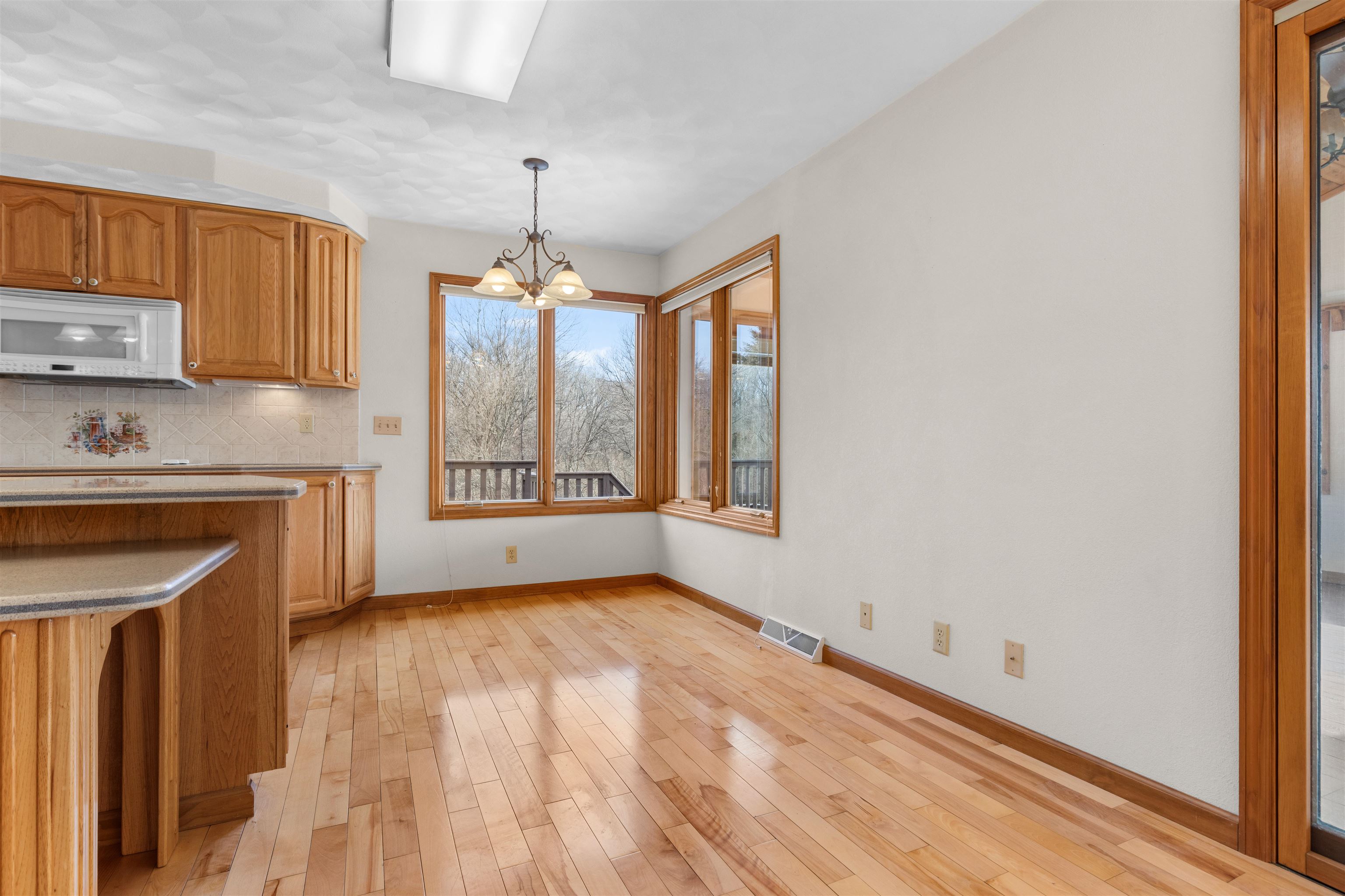 Roscoe, Illinois, 61073, United States, 3 Bedrooms Bedrooms, ,4 BathroomsBathrooms,Residential,For Sale,2011367