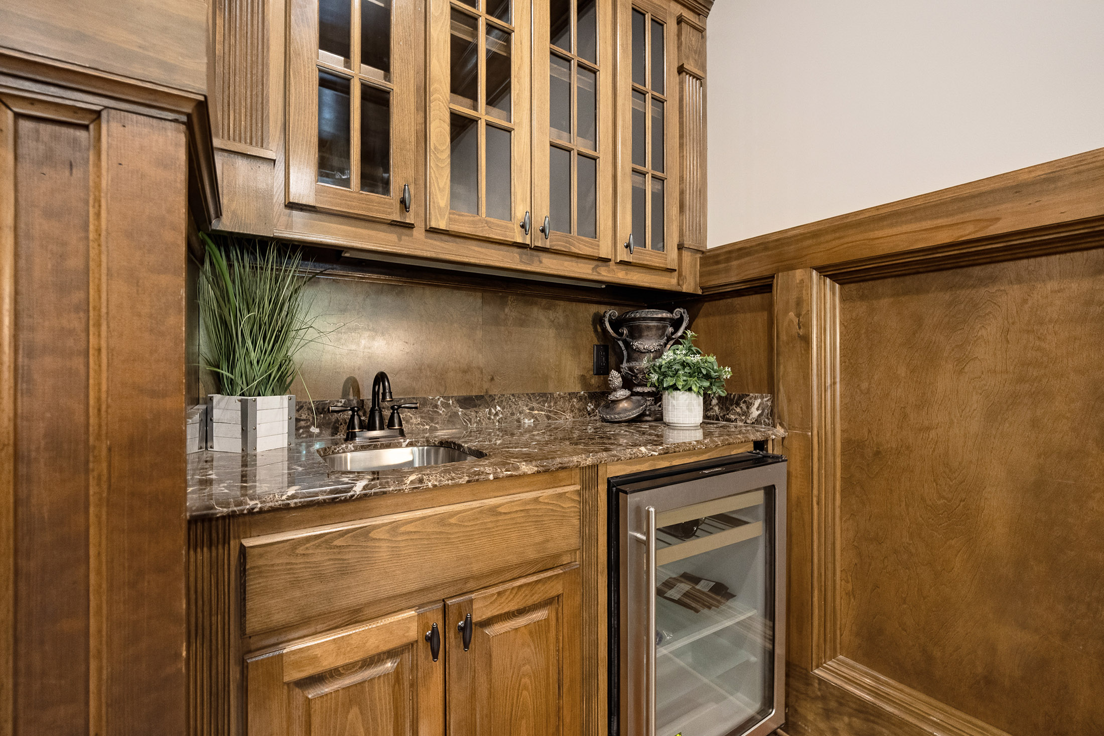  Impressive Brick Estate on a Private Wooded 1+/- Acre Lot in The Manor - 物件實景