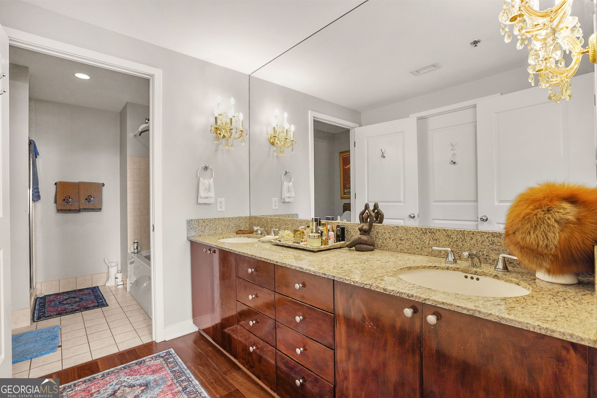 Atlanta, Georgia, 30326, United States, 2 Bedrooms Bedrooms, ,3 BathroomsBathrooms,Residential,For Sale,2001794