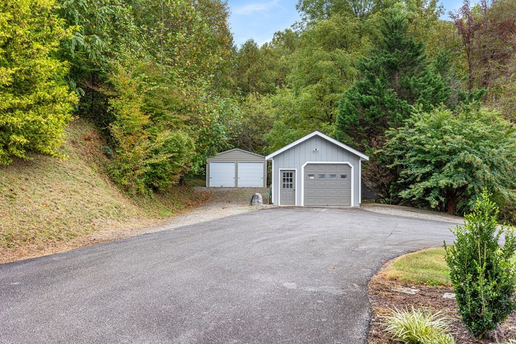 Hayesville, North Carolina, 28904, United States, 3 Bedrooms Bedrooms, ,4 BathroomsBathrooms,Residential,For Sale,1974136