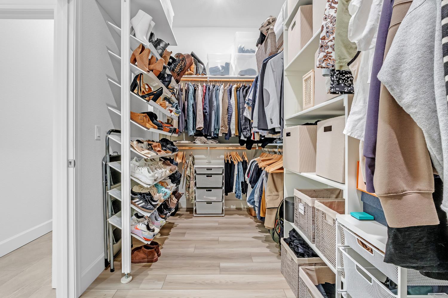 Sacramento, California, 95835, United States, 4 Bedrooms Bedrooms, ,3 BathroomsBathrooms,Residential,For Sale,1998262