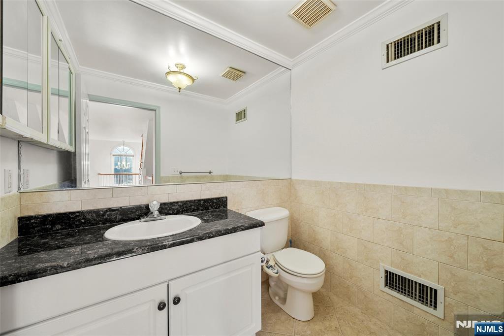 Palisades Park, New Jersey, 07650, United States, 3 Bedrooms Bedrooms, ,4 BathroomsBathrooms,Residential,For Sale,1995559