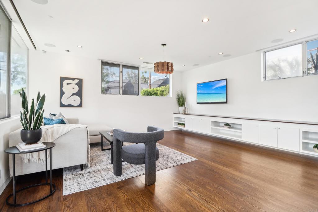 Venice, California, 90291, United States, 4 Bedrooms Bedrooms, ,4 BathroomsBathrooms,Residential,For Sale,1843493