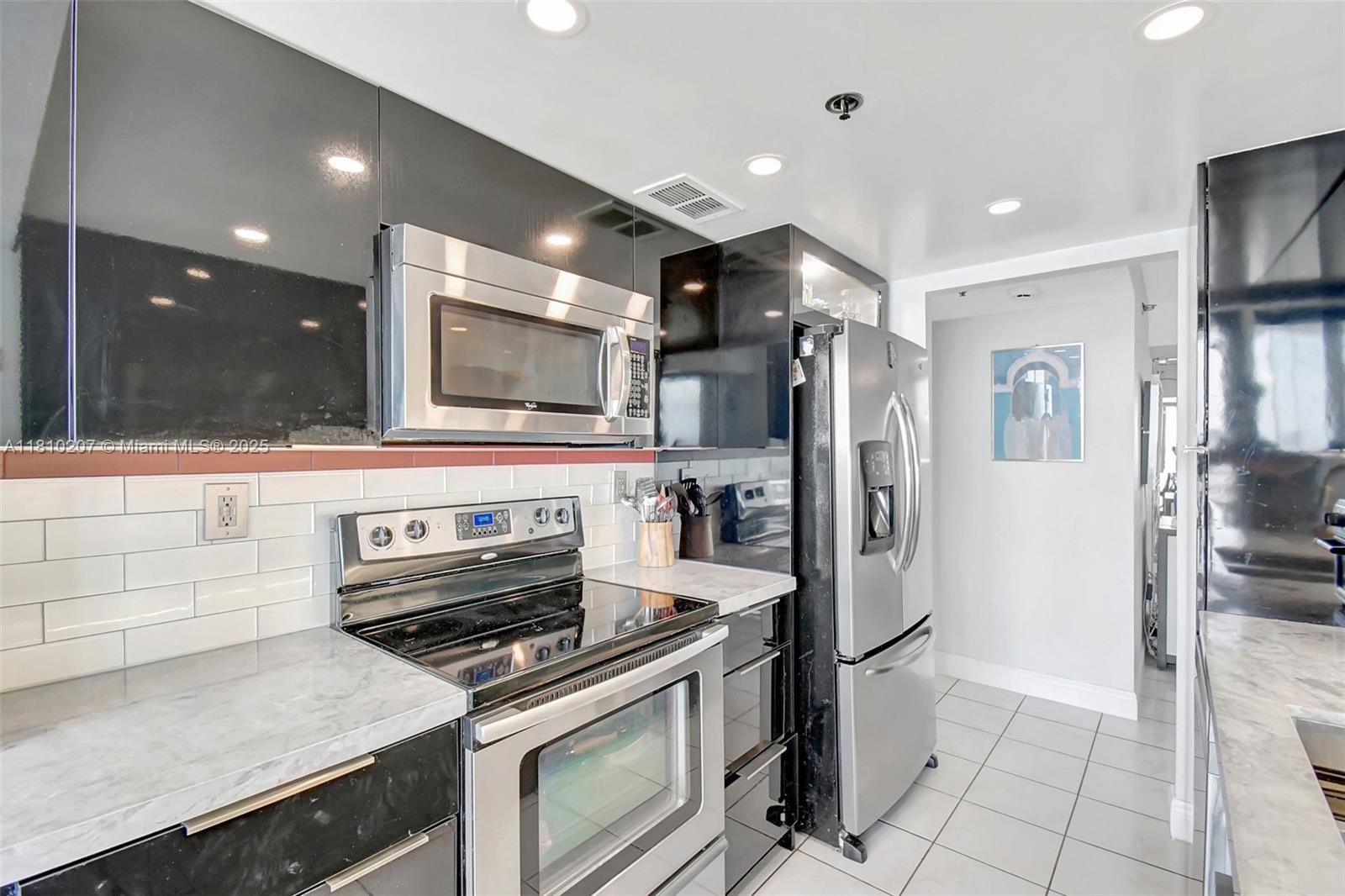 Sunny Isles Beach, Florida, 33160, United States, 2 Bedrooms Bedrooms, ,2 BathroomsBathrooms,Residential,For Sale,1837266