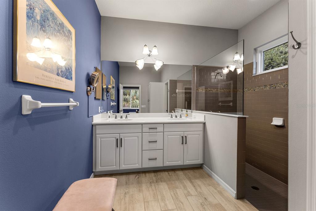 Sarasota, Florida, 34243, United States, 3 Bedrooms Bedrooms, ,2 BathroomsBathrooms,Residential,For Sale,1917004