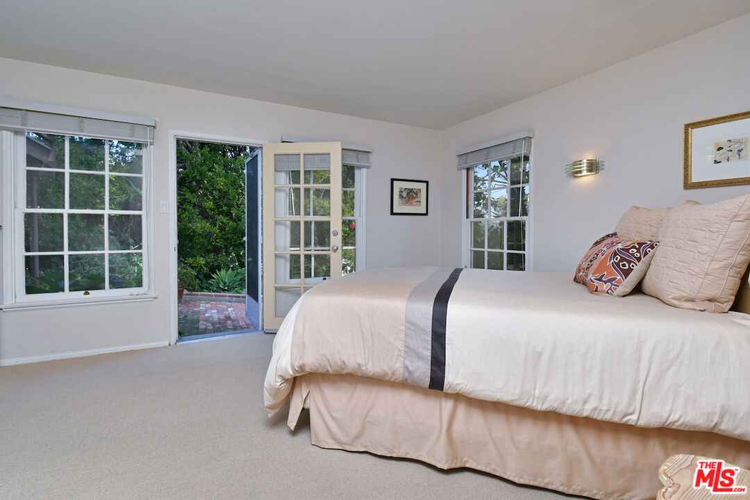 Sherman Oaks, California, 91403, United States, 3 Bedrooms Bedrooms, ,3 BathroomsBathrooms,Residential,For Sale,1989375