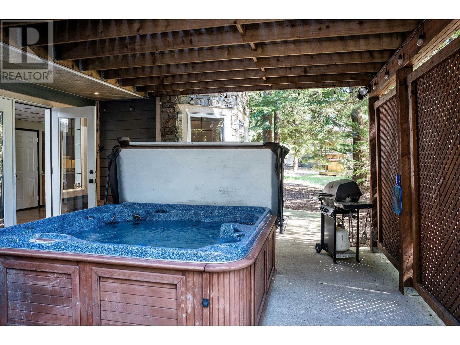 REVELSTOKE, British Columbia, V0E 2S0, CA, 4 Bedrooms Bedrooms, ,3 BathroomsBathrooms,Residential,For Sale,1838375